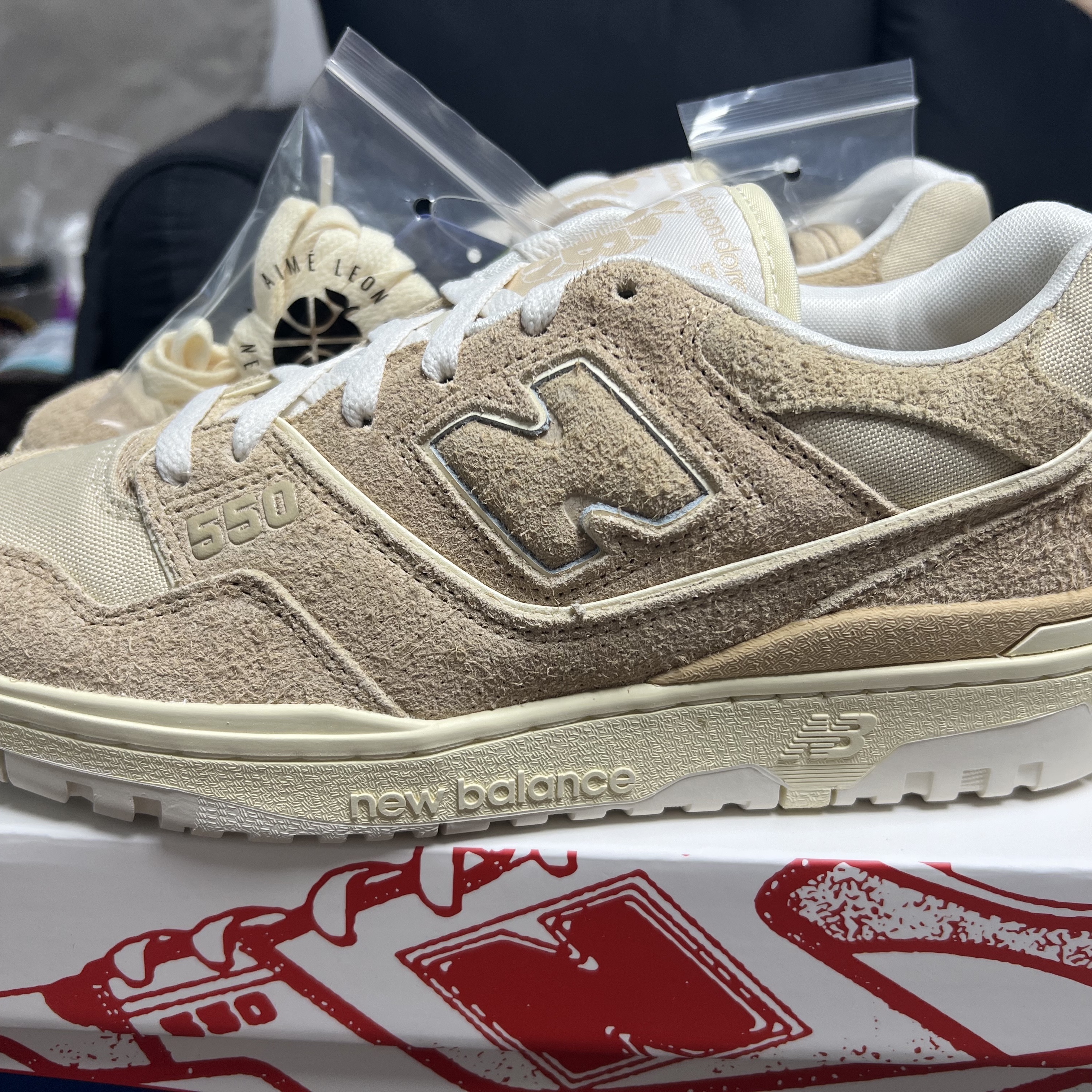 New Balance x Aime Leon Dore 550 Warm Sand 착용 스타일 - 2