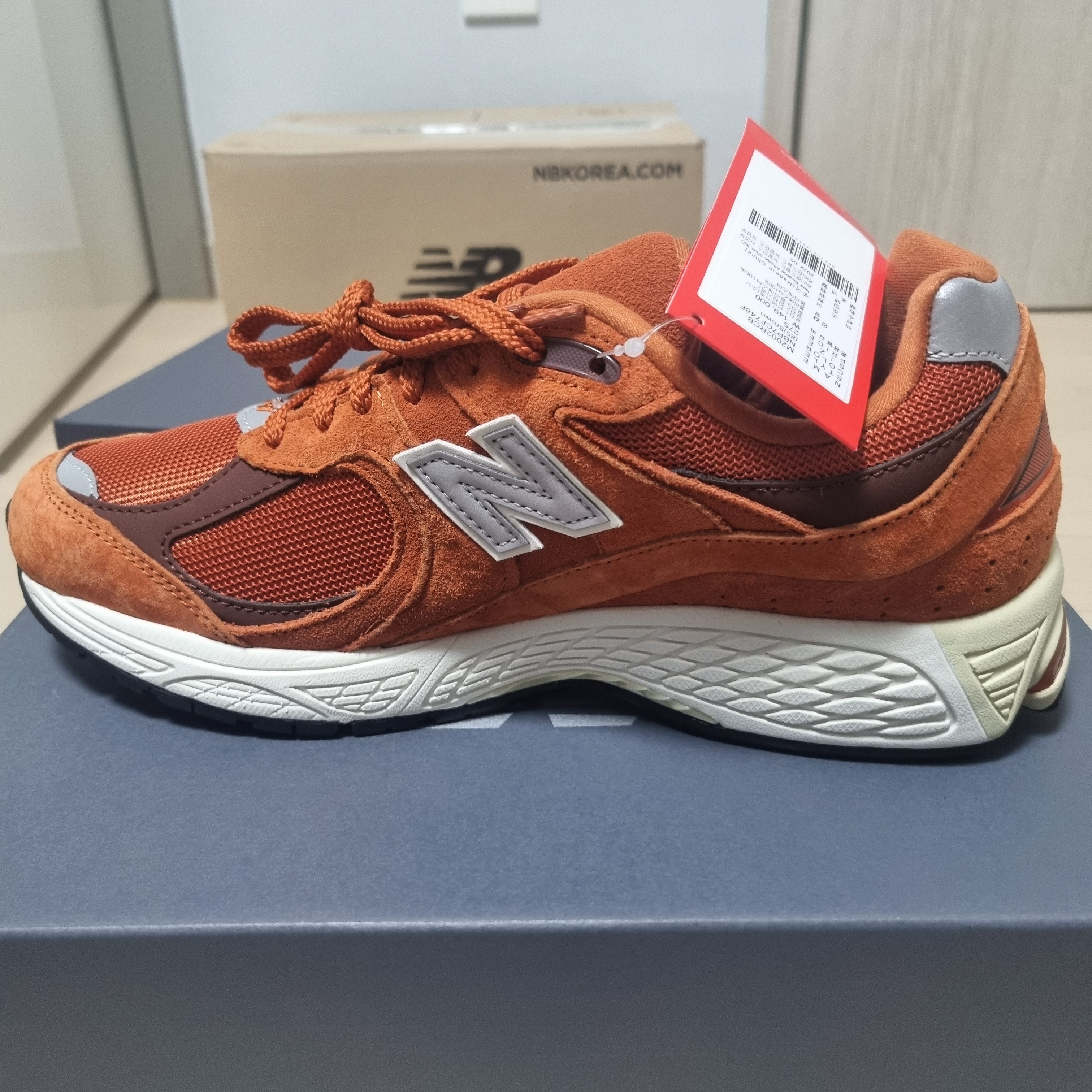 뉴발란스 2002R 러스트 옥사이드 착용 스타일 - 2