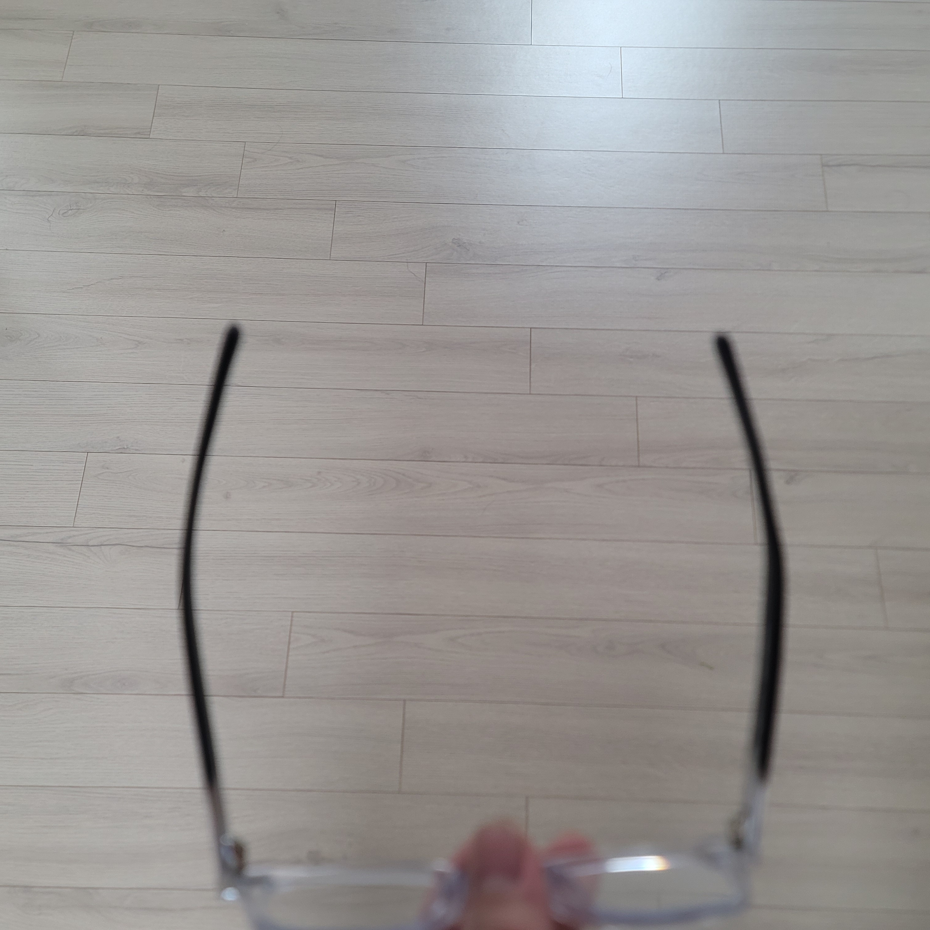 Gentle Monster x Maison Margiela MM010 Clear Black Gradient 착용 스타일 - 2