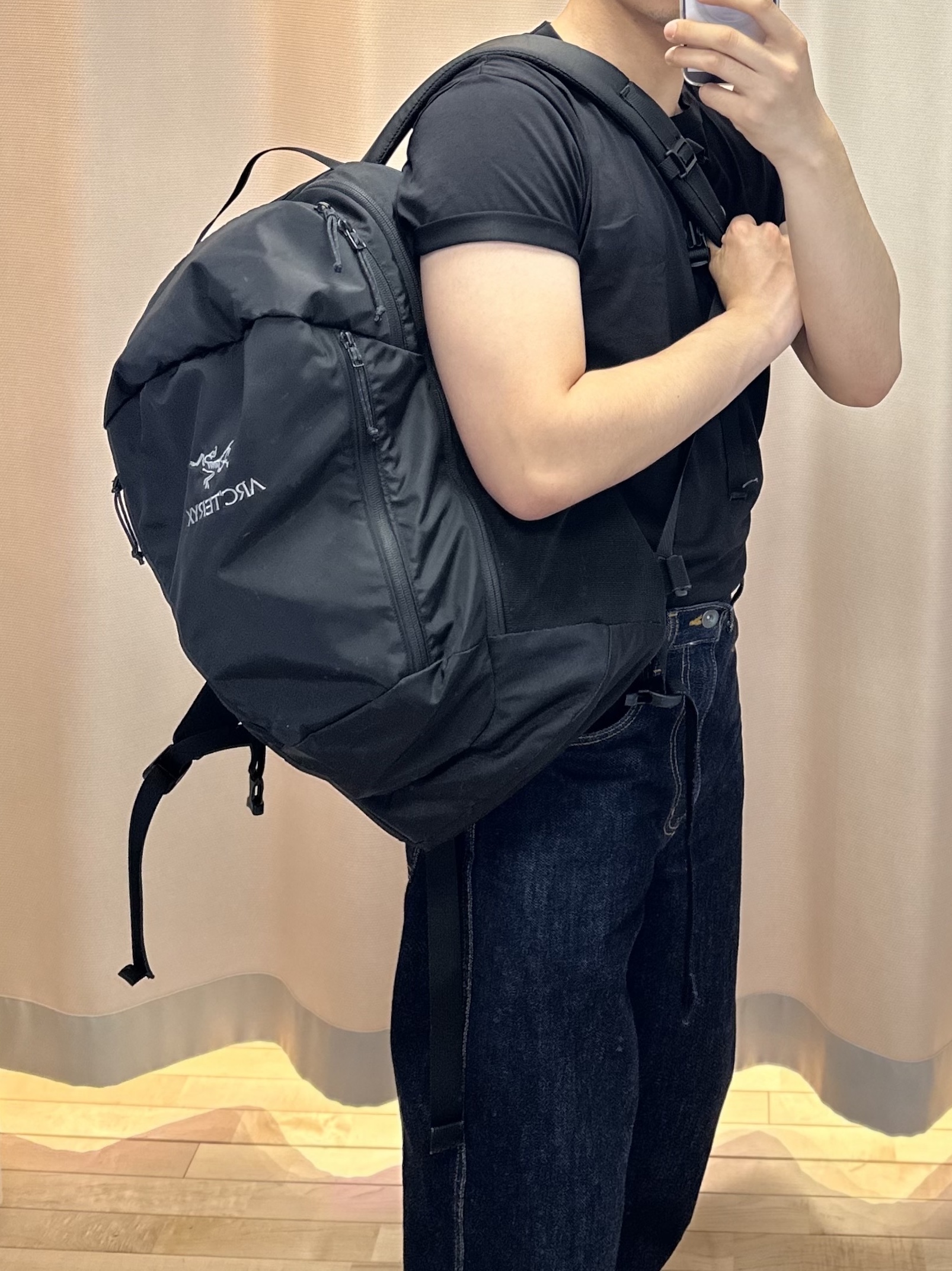아크테릭스 맨티스 26 백팩 블랙, 아디다스 x 웨일스 보너 삼바 컬리지에이트 오렌지 착용 스타일 - 2