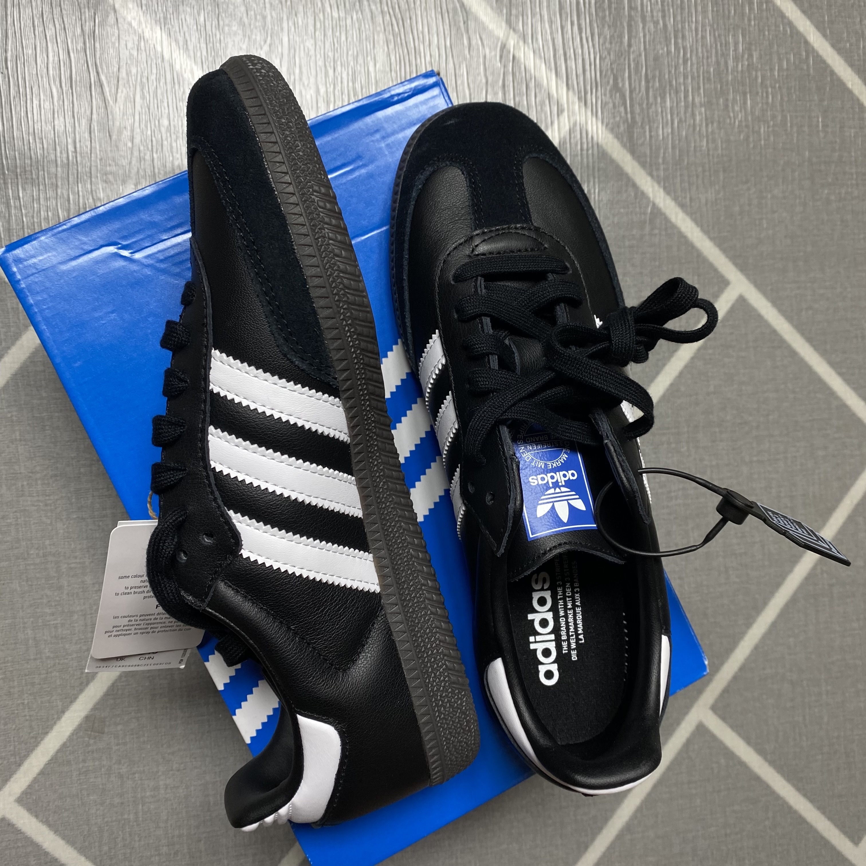 Adidas Samba OG Black White Gum 착용 스타일 - 1