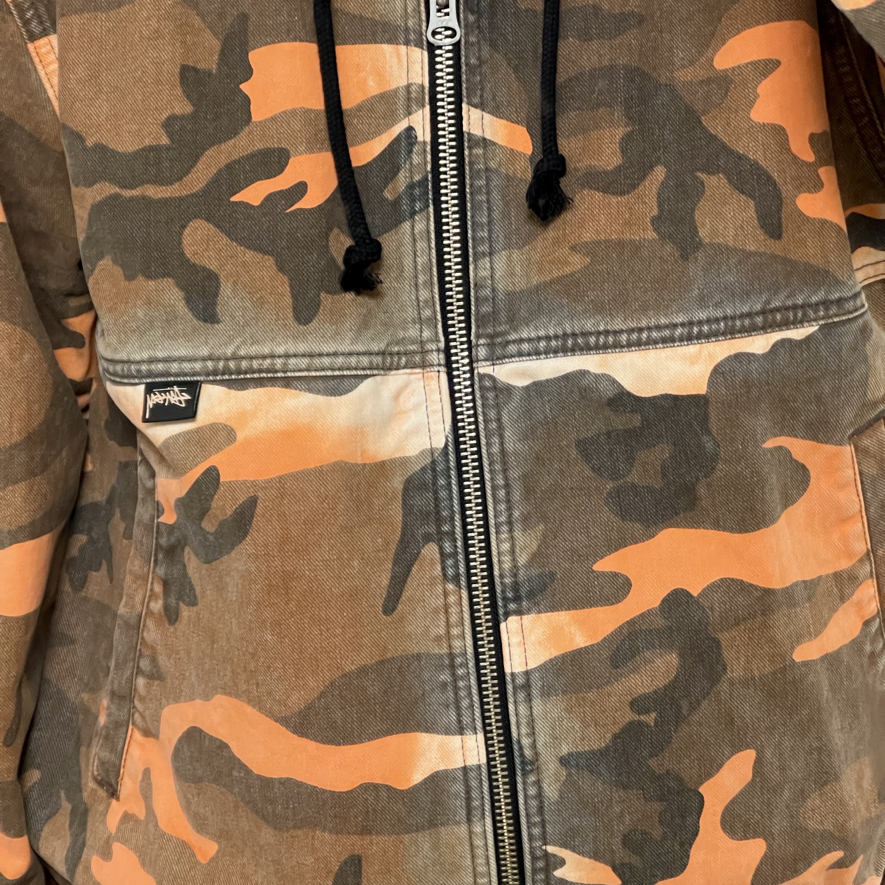 Stussy Spray Dye Hooded Work Jacket Orange Camo 착용 스타일