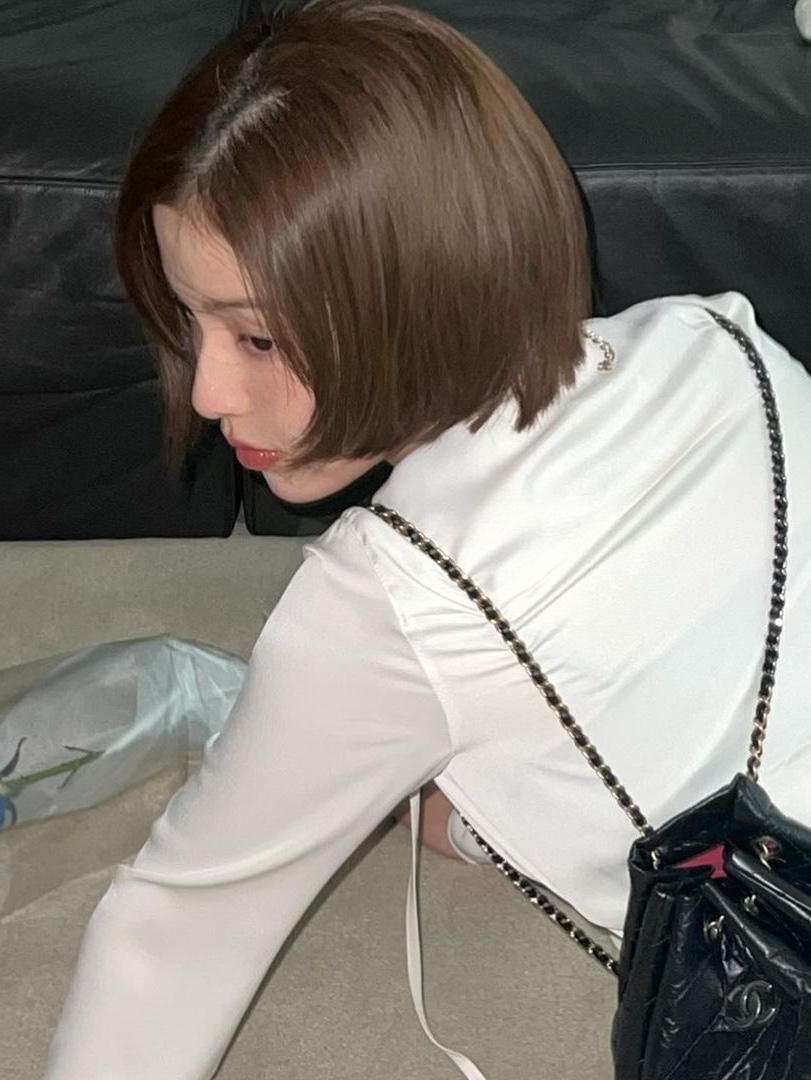 Chanel Small Gabrielle Backpack Aged Calfskin & Gold Silver Black 착용 스타일