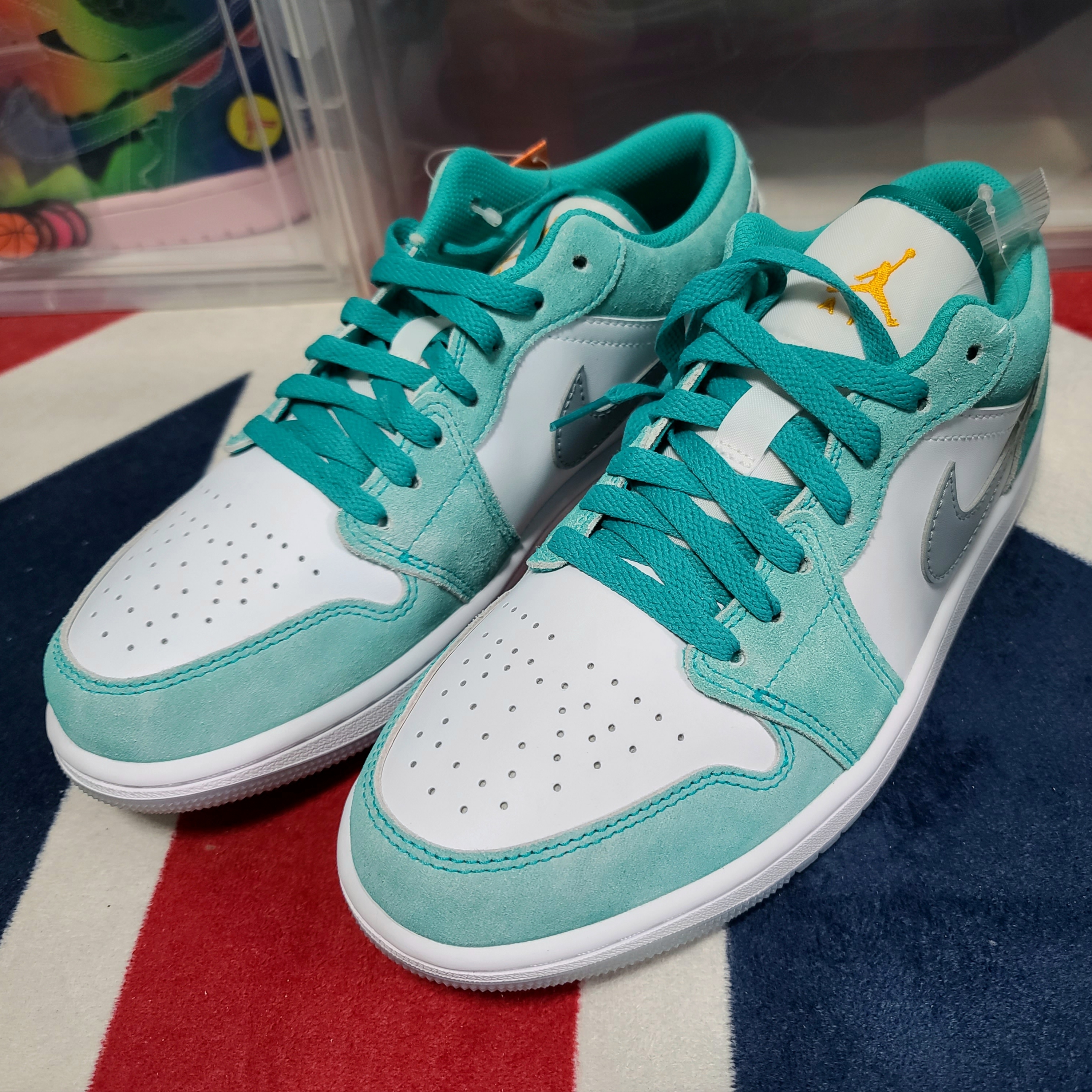 Jordan 1 Low SE New Emerald 착용 스타일 - 1