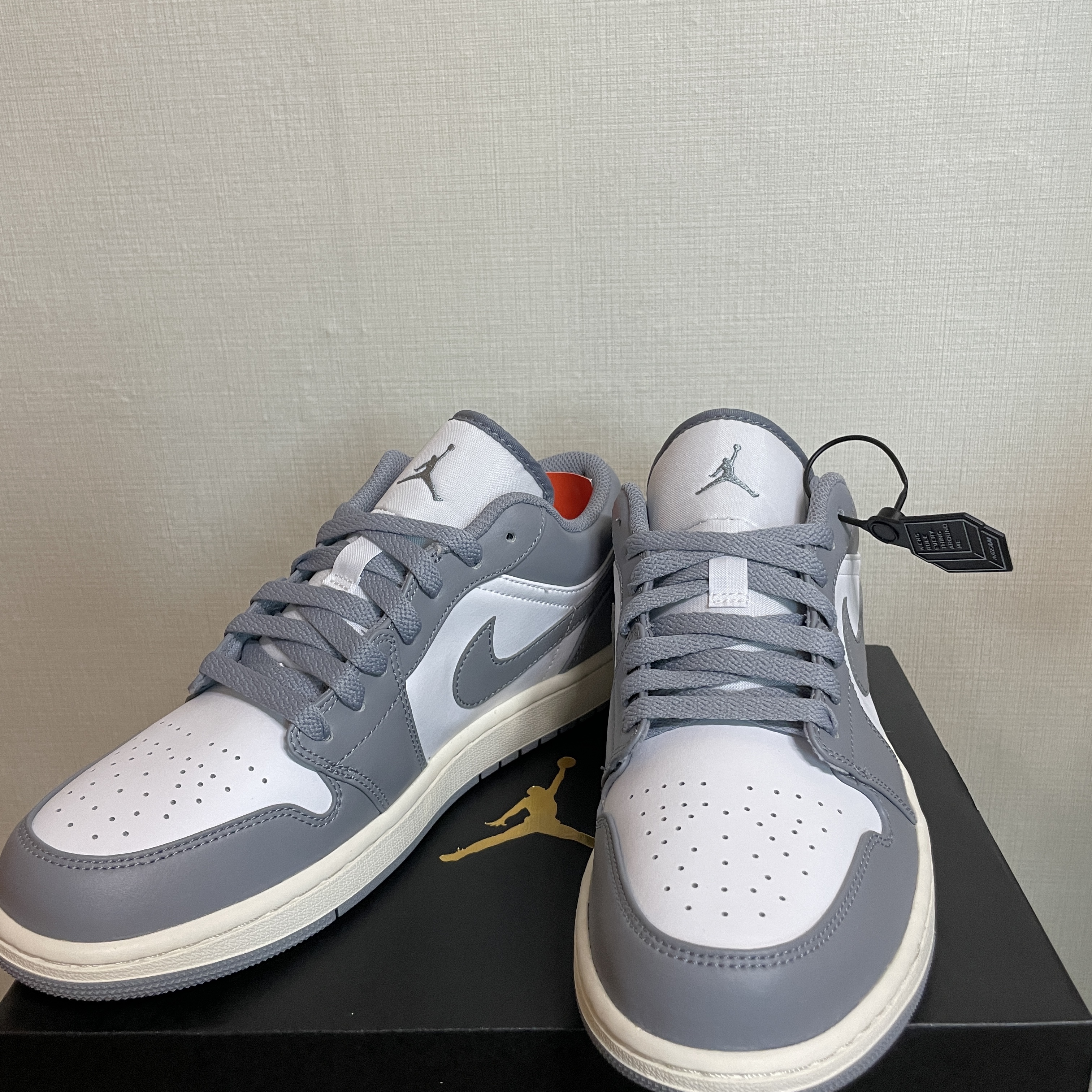 Jordan 1 Low Stealth and White 착용 스타일