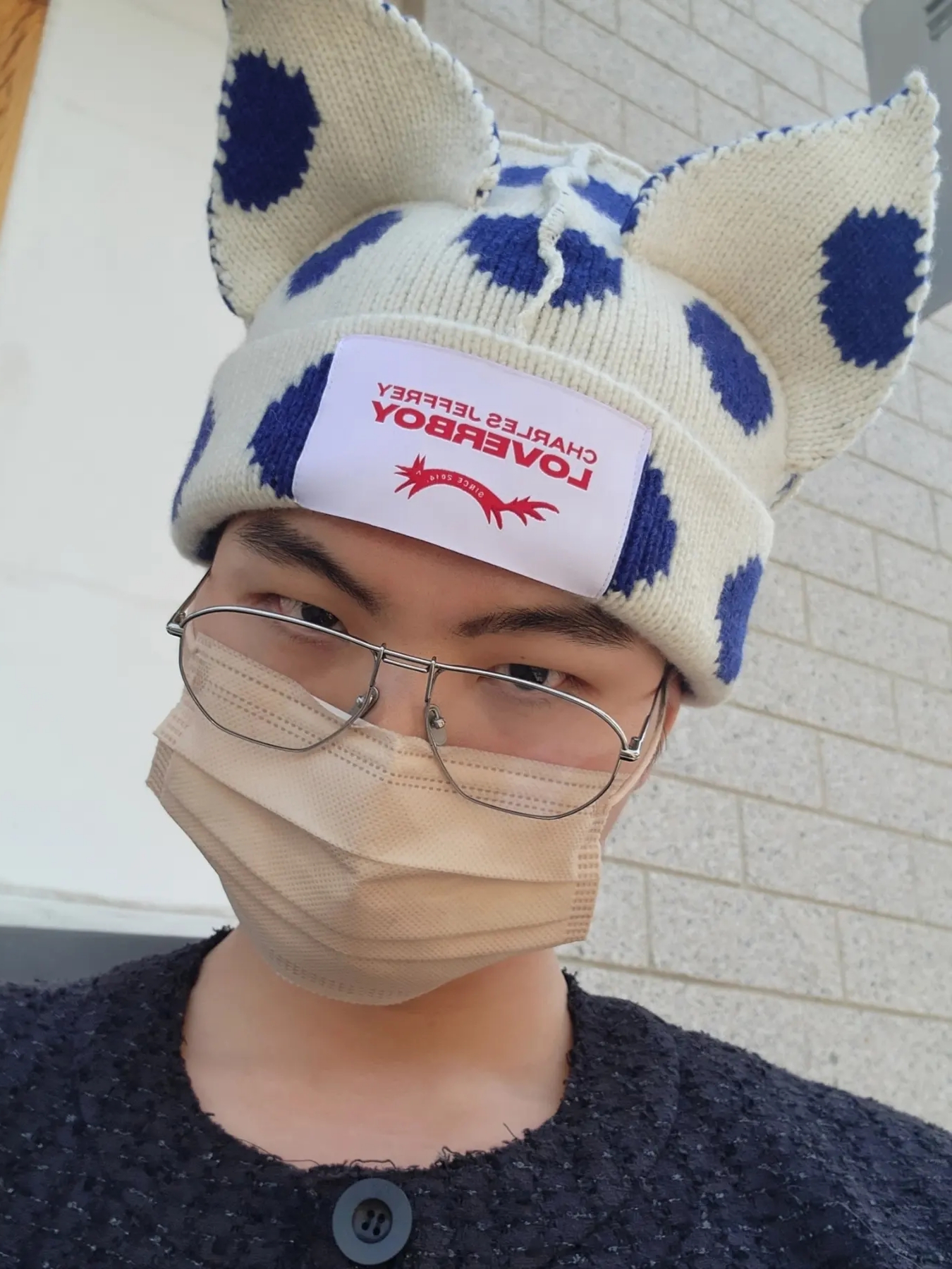 Charles Jeffrey Loverboy Chunky Ears Beanie Black, Charles Jeffrey Loverboy Chunky Ears Beanie Ecru 착용 스타일 - 1