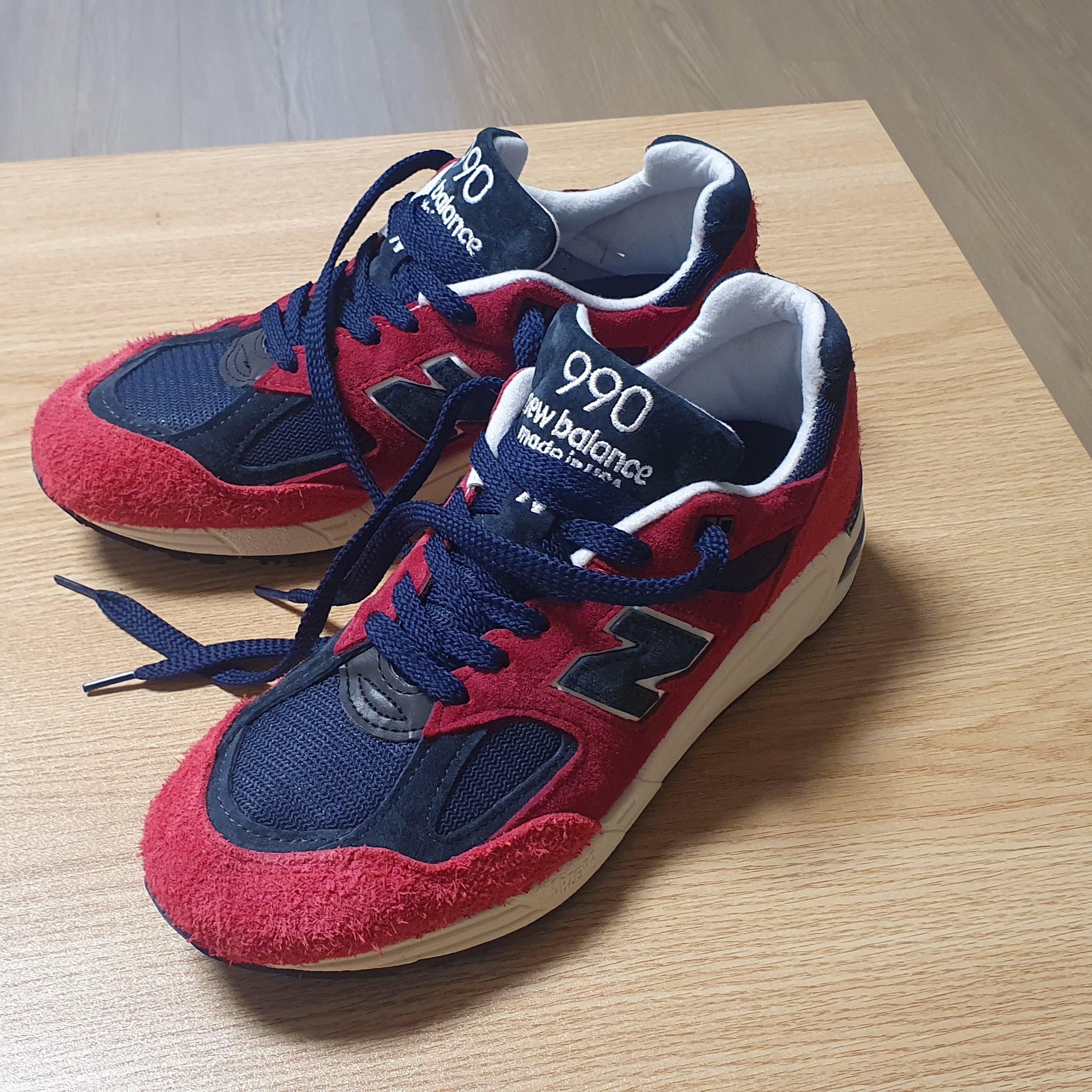 New Balance 990v2 Made in USA Chrysanthemum Navy 착용 스타일