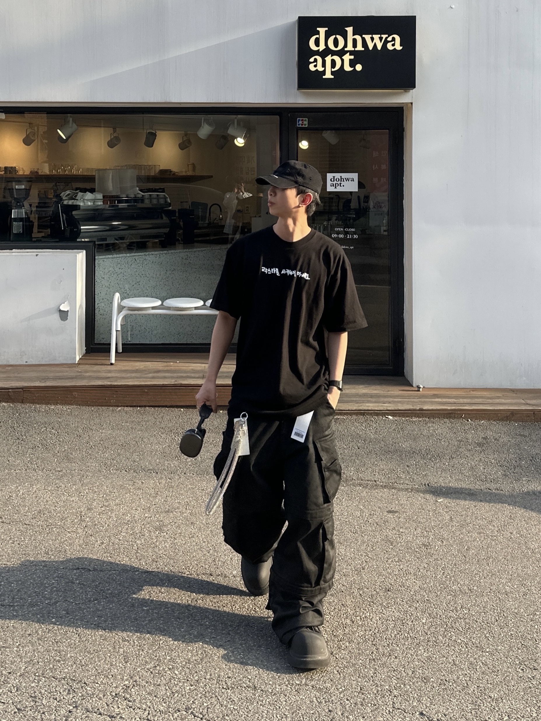 Balenciaga Steroid Derby Black, Project G/R Oversized Convertible Cargo Pants Coated Black 착용 스타일 - 4