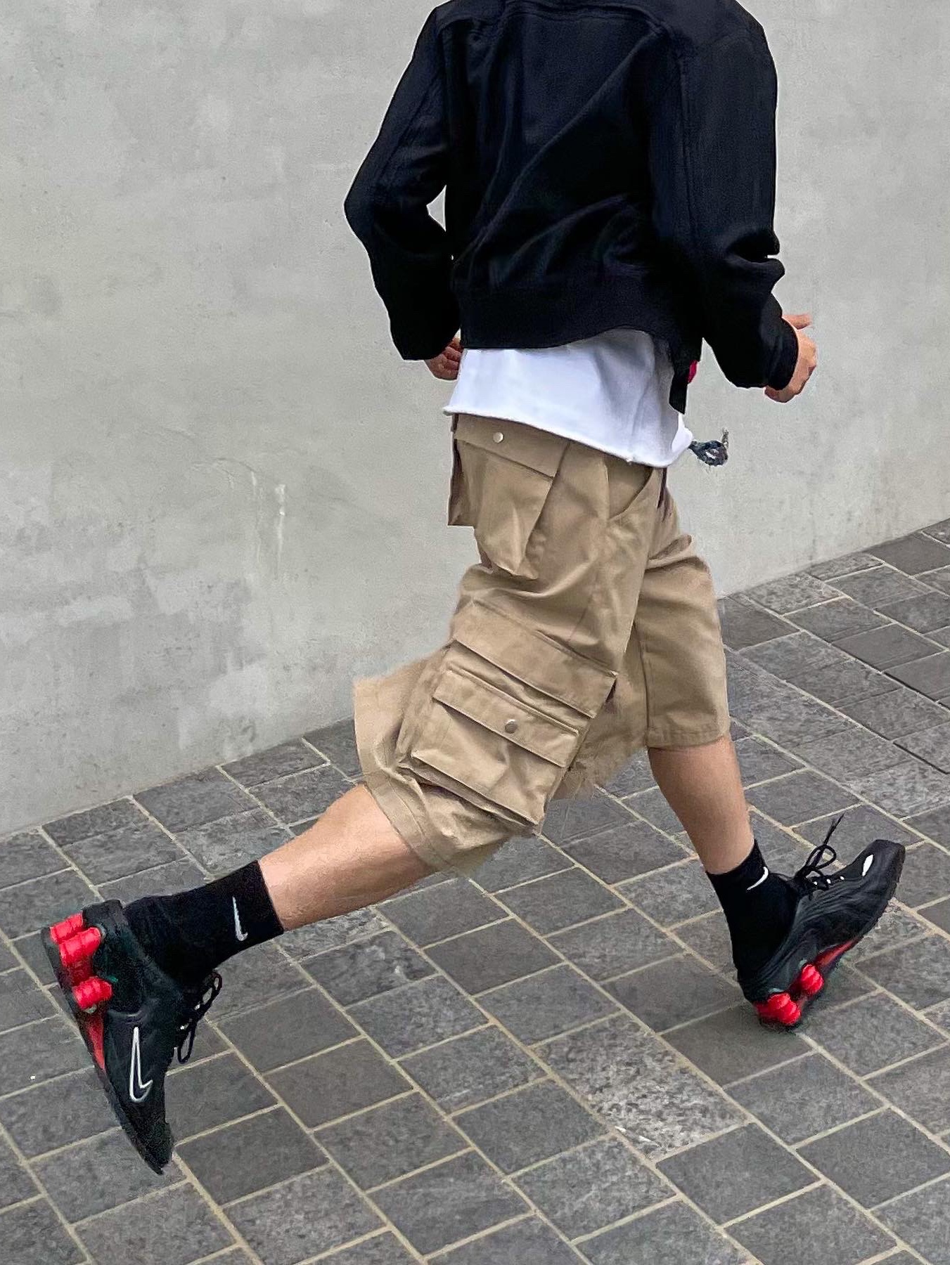 Nike x Martine Rose Shox MR4 Black 착용 스타일 - 4