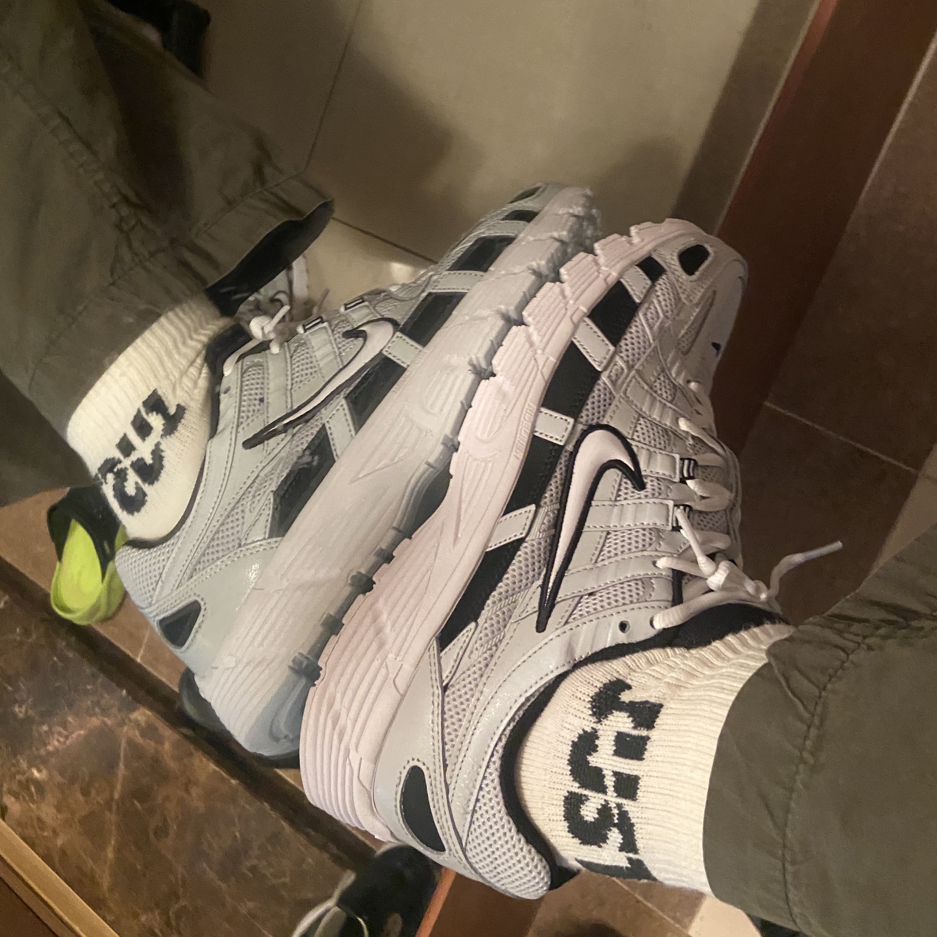 Nike P-6000 Pure Platinum 착용 스타일