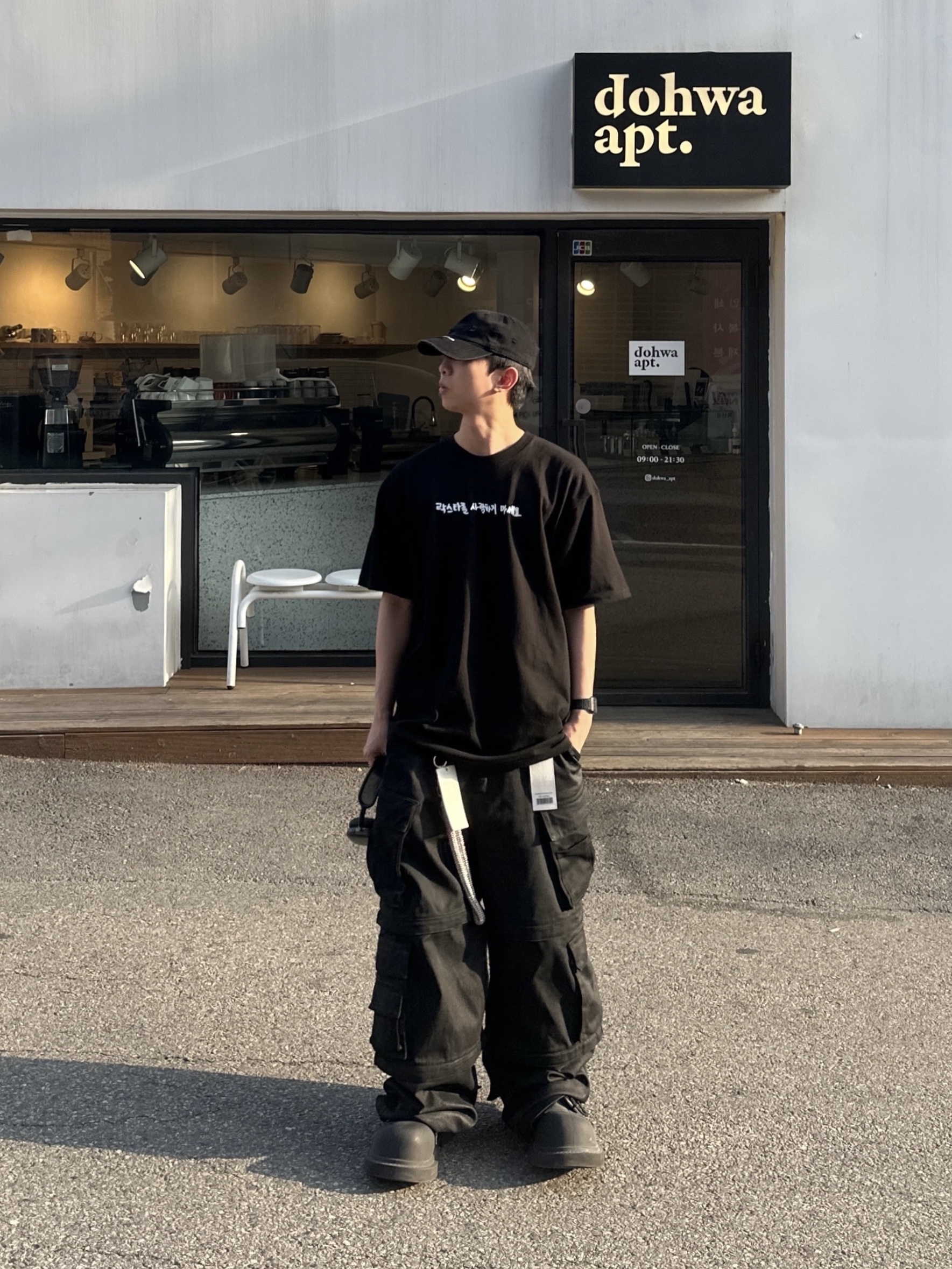 Balenciaga Steroid Derby Black, Project G/R Oversized Convertible Cargo Pants Coated Black 착용 스타일 - 3
