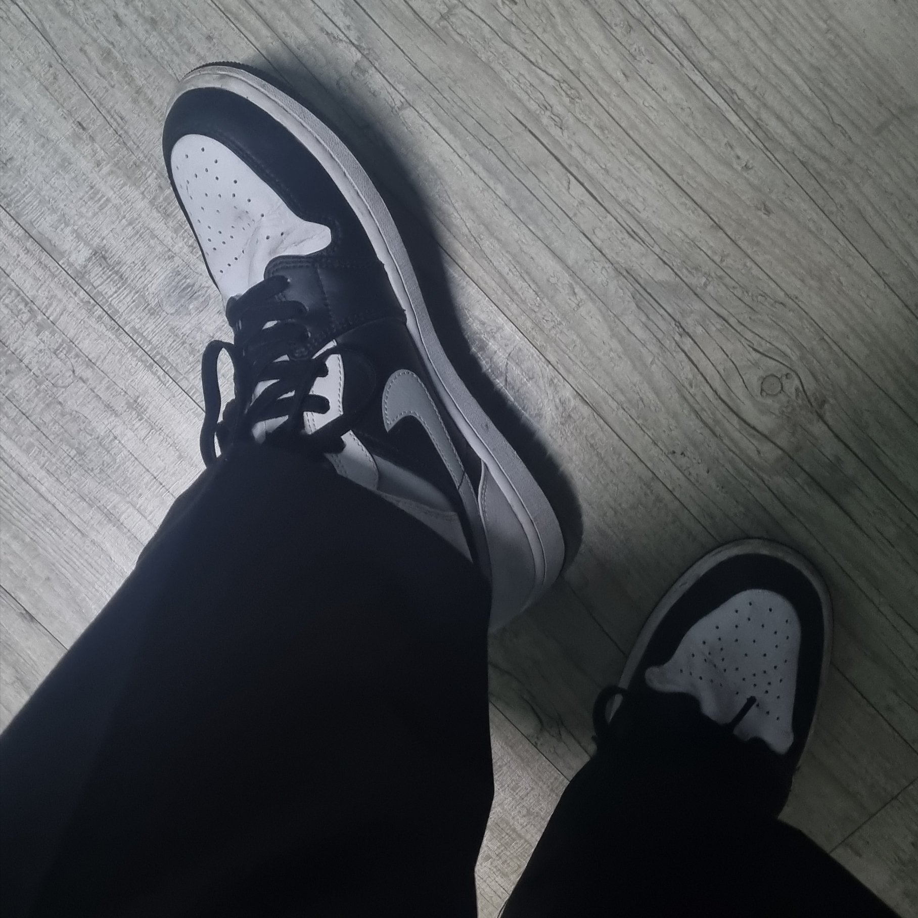 Jordan 1 Mid White Shadow 착용 스타일