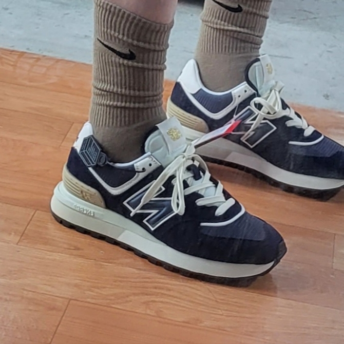 New Balance 574 Legacy Navy 착용 스타일 - 5