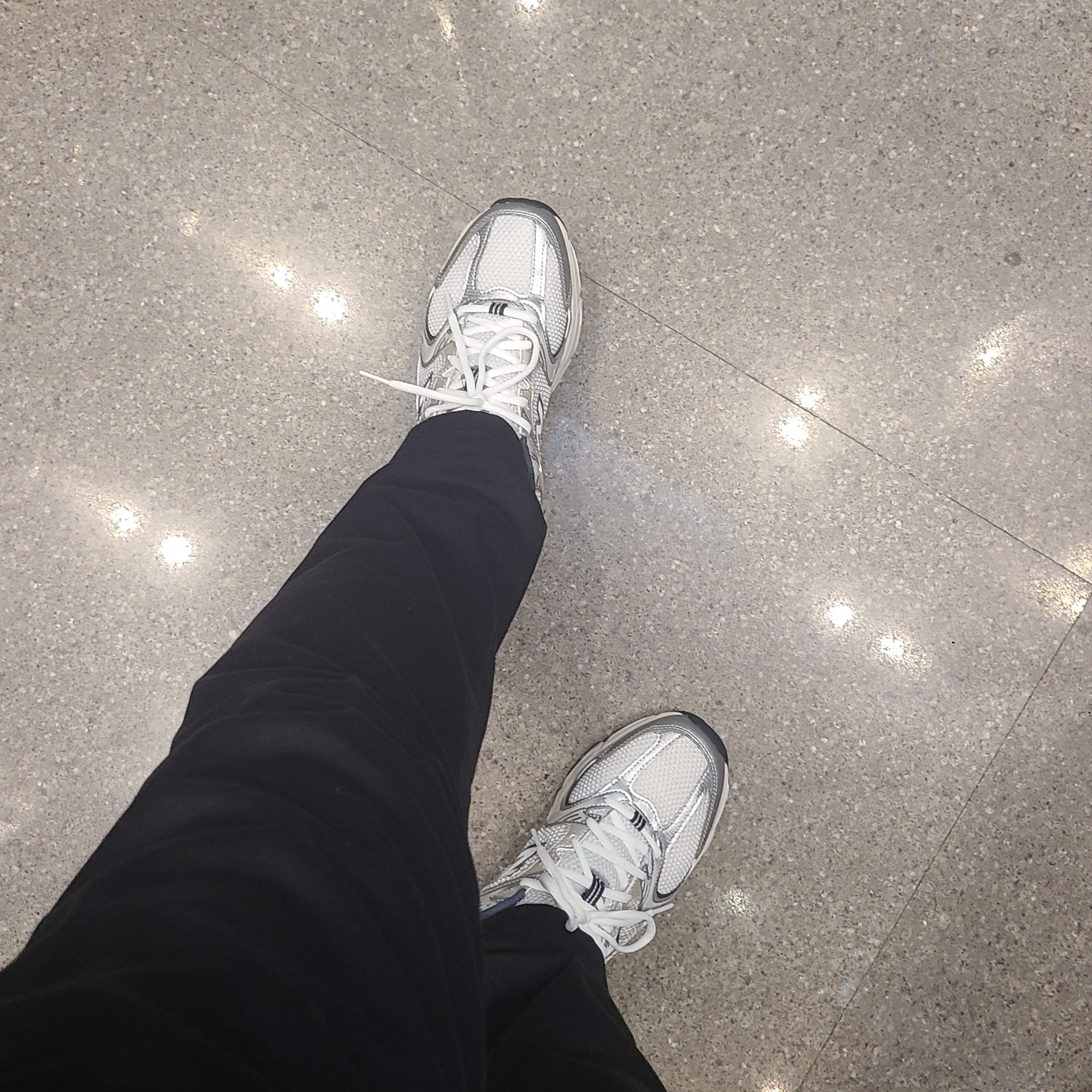 New Balance 530 Steel Grey 착용 스타일