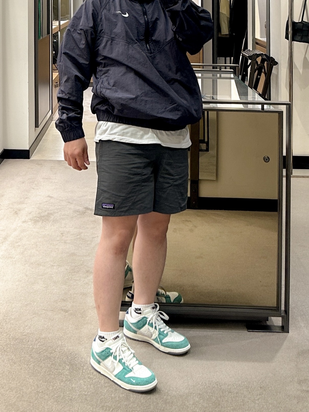 Nike x Kasina Dunk Low Road Sign - Kasina Exclusive, Nike x Stussy Windrunner Jacket Off Noir 착용 스타일