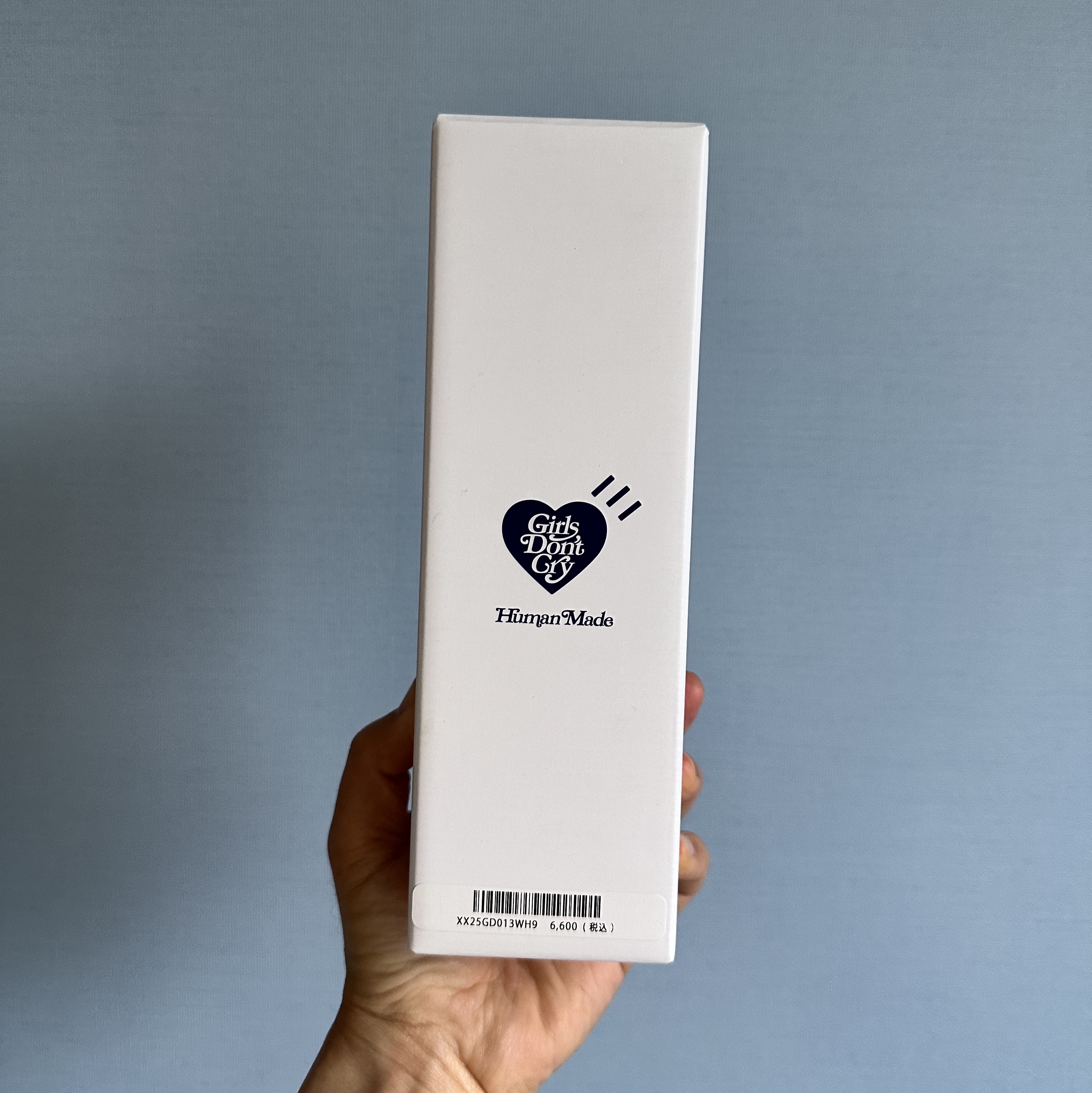 Human Made x Verdy Girls Don't Cry White Day Thermo Stainless Bottle 0.5L White 착용 스타일 - 1