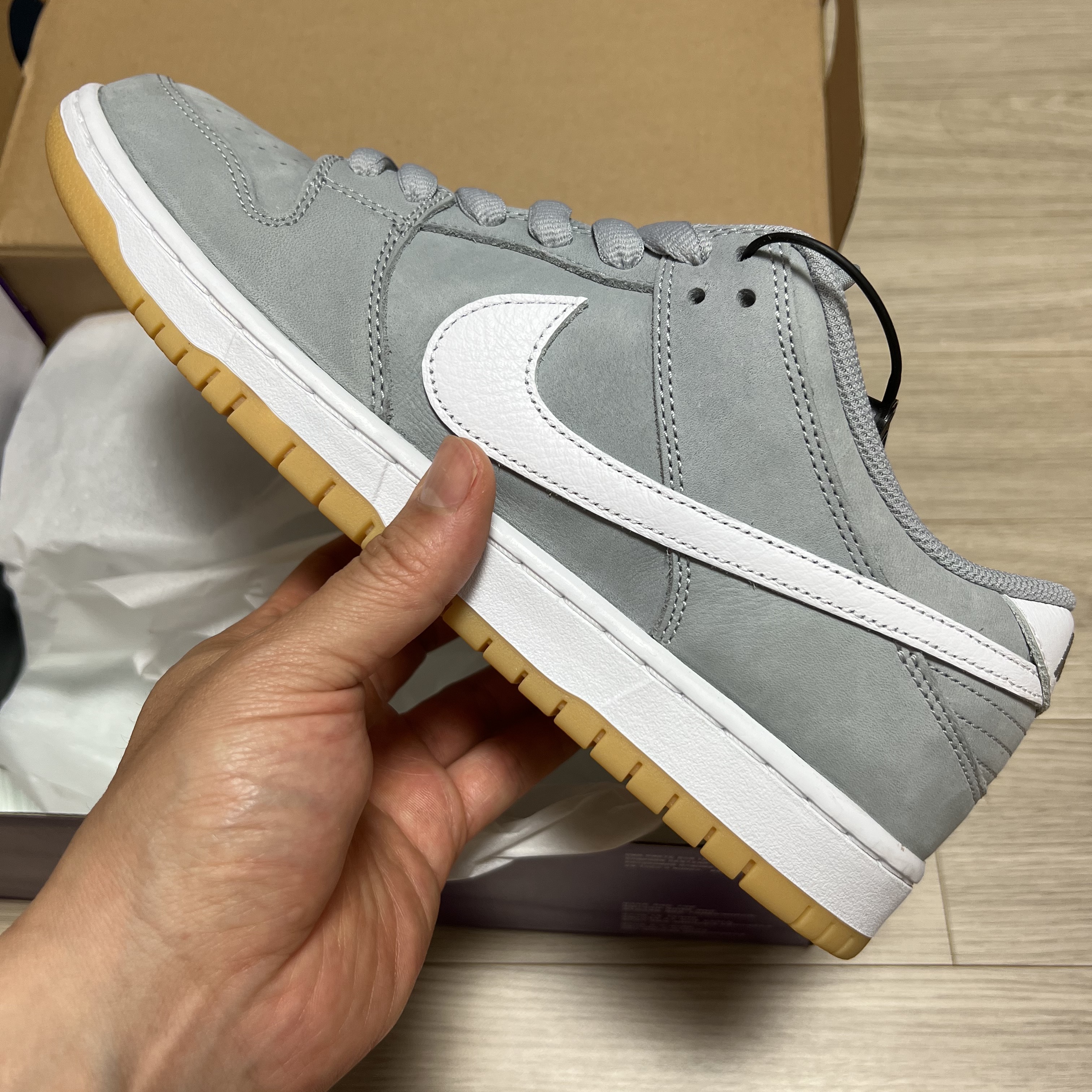Nike Dunk Low Pro SB Wolf Grey White 착용 스타일