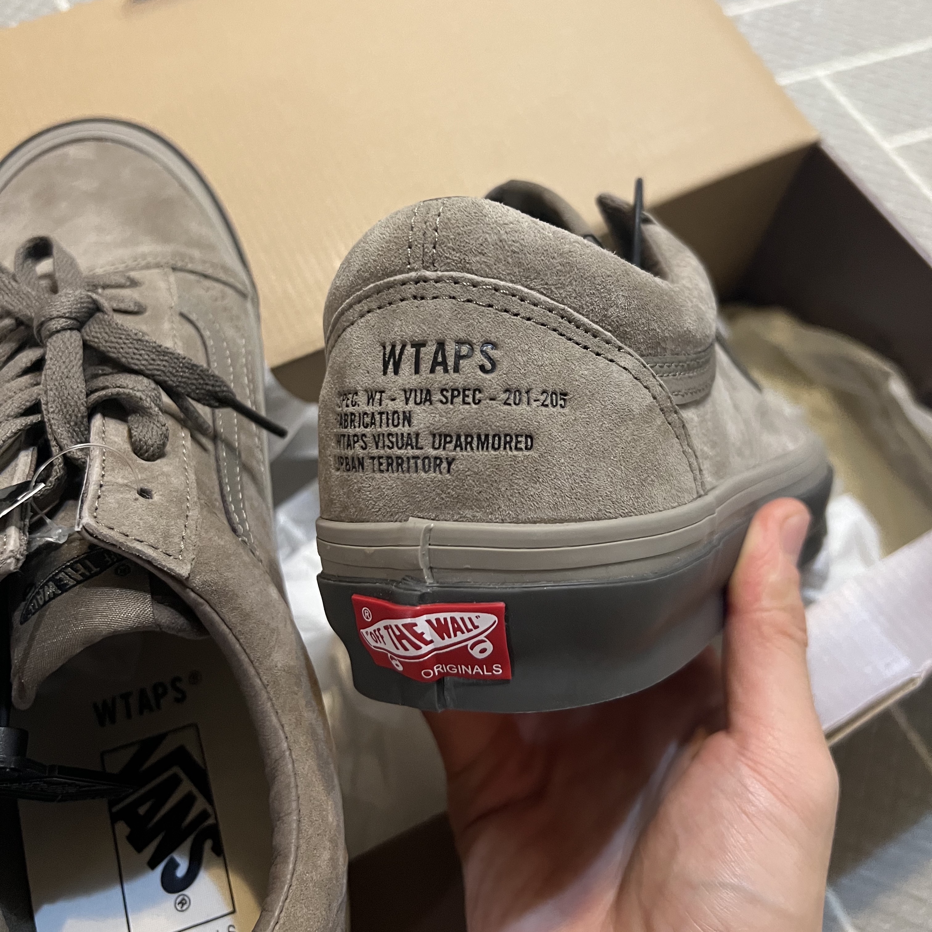Vans Vault x WTAPS OG Old Skool LX Coyote, Auralee Hard Twist Denim Wide Pants Indigo 착용 스타일 - 2