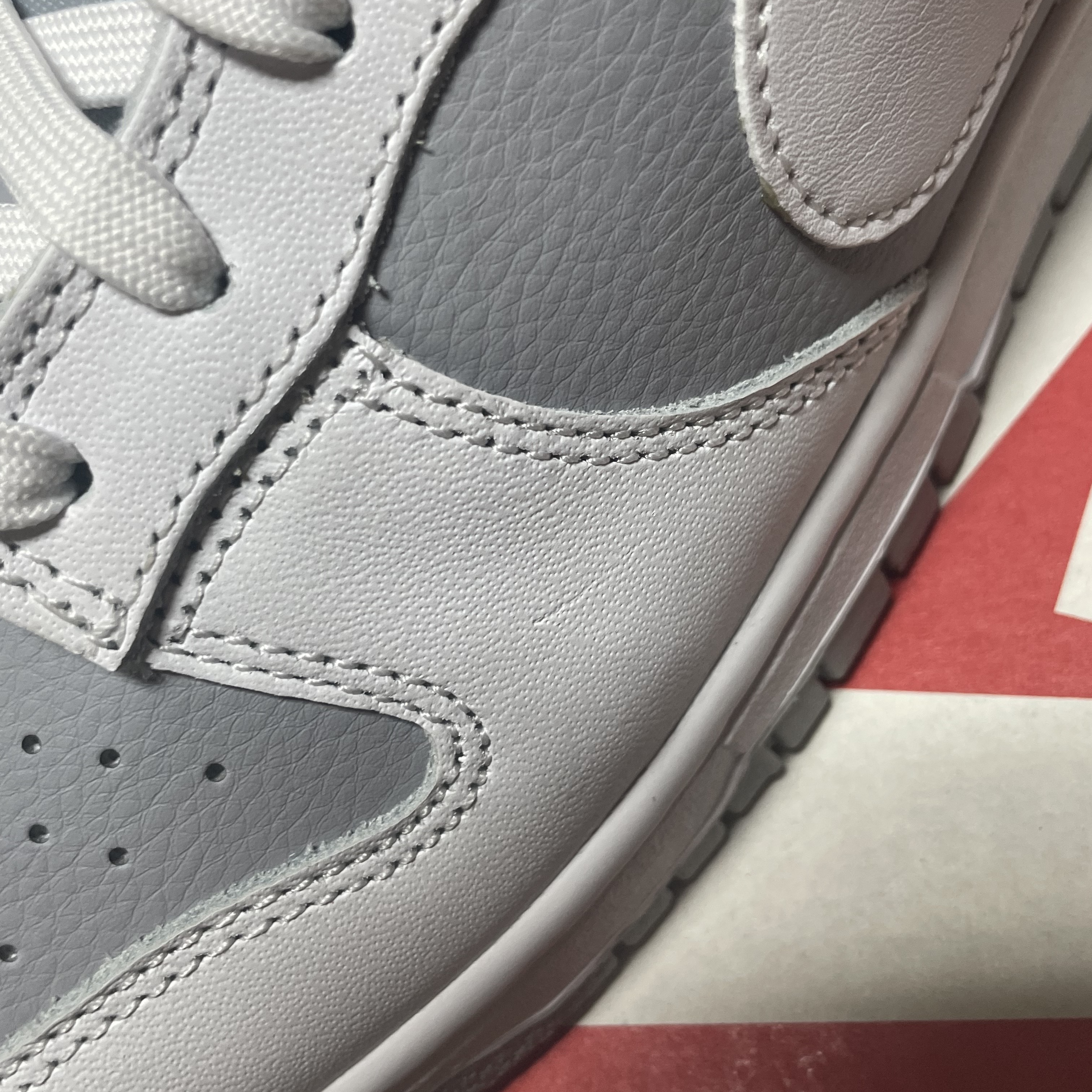 Nike Dunk Low Retro White Neutral Grey 착용 스타일 - 4