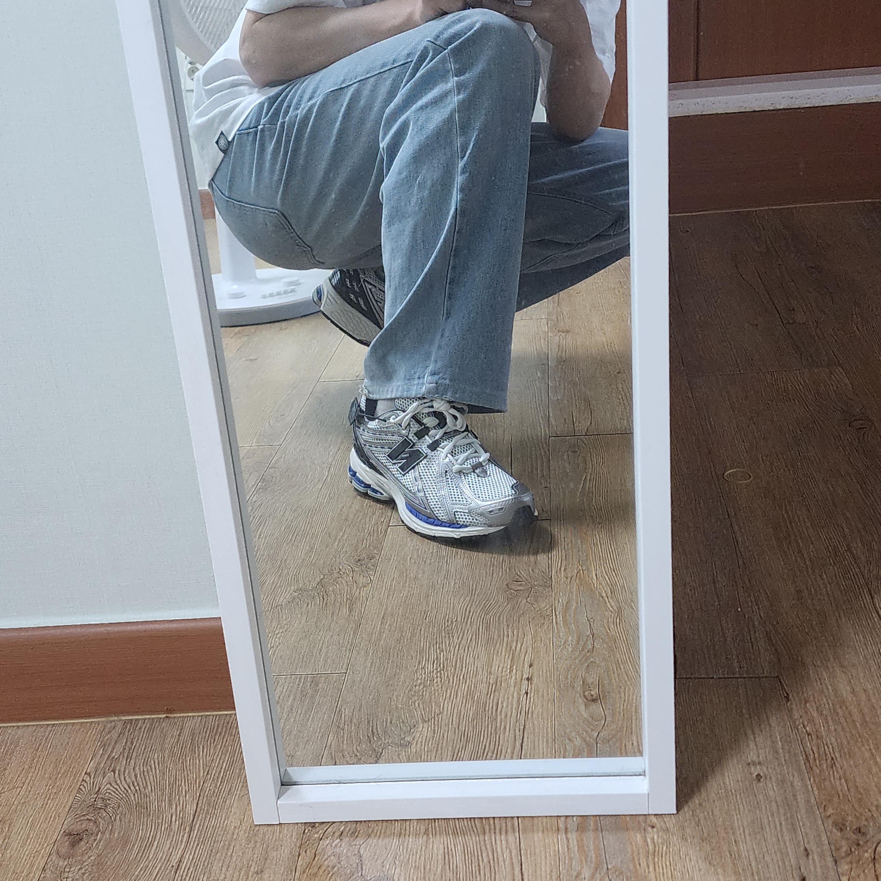 New Balance 1906R Silver Metallic 착용 스타일