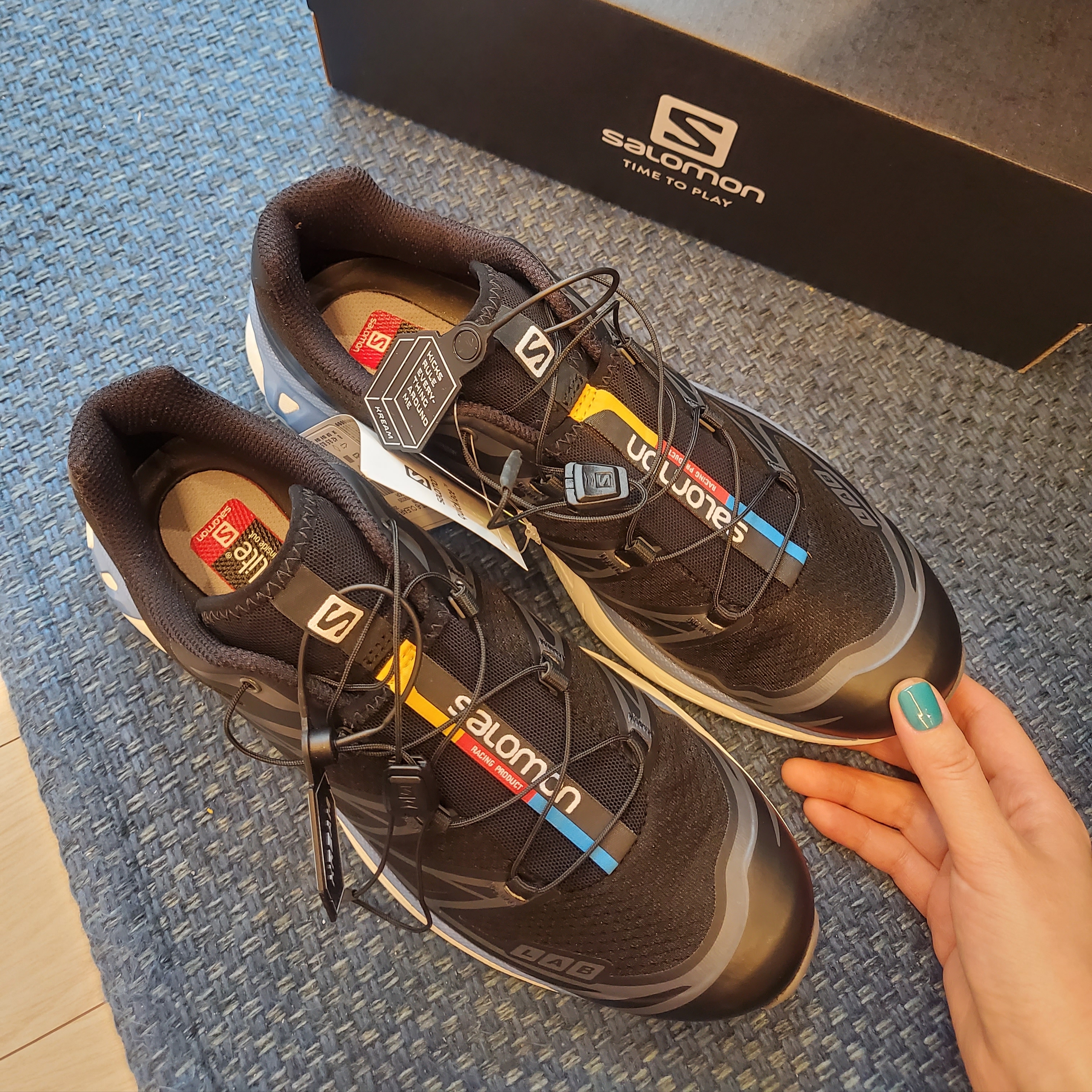 Salomon XT-6 Clear Black Riviera 착용 스타일