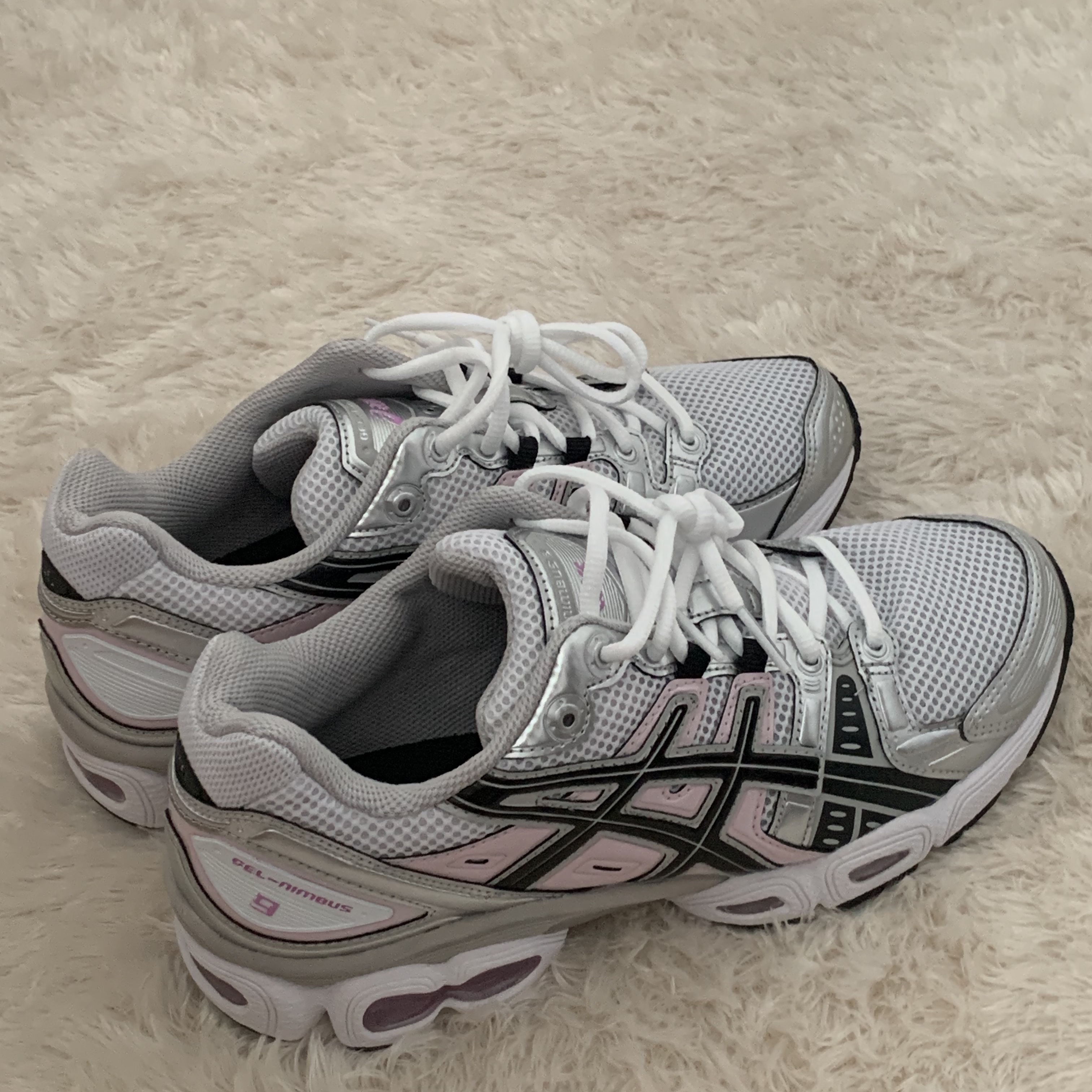 (W) Asics Gel-Nimbus 9 White Black 착용 스타일