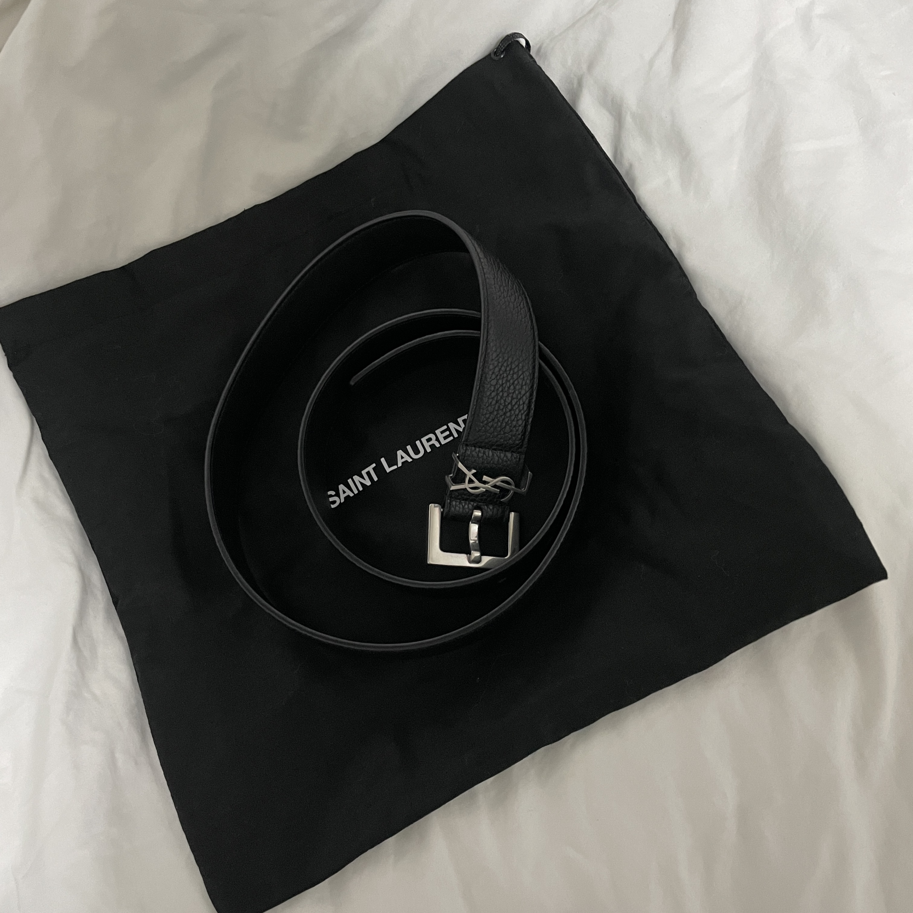 Saint Laurent Grained Leather Silver Monogram Belt Black 착용 스타일