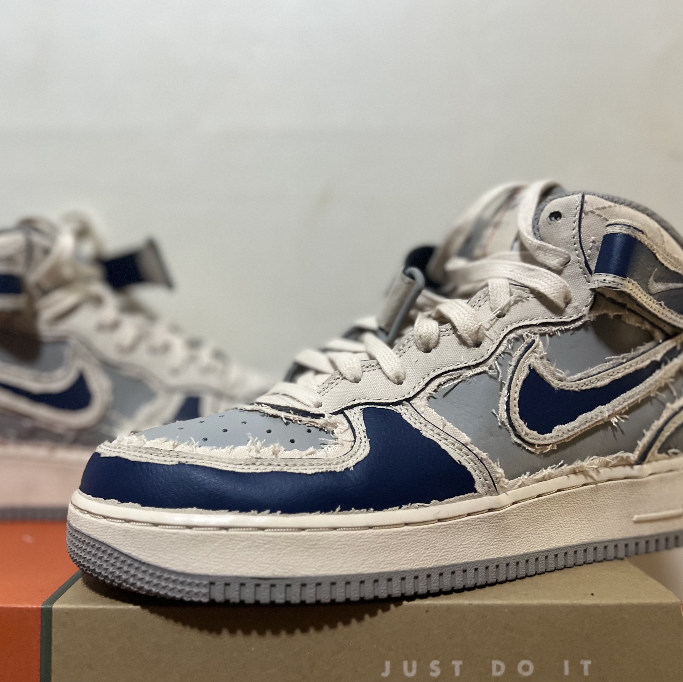 Nike Air Force 1 Mid '07 Pearl White 착용 스타일 - 3