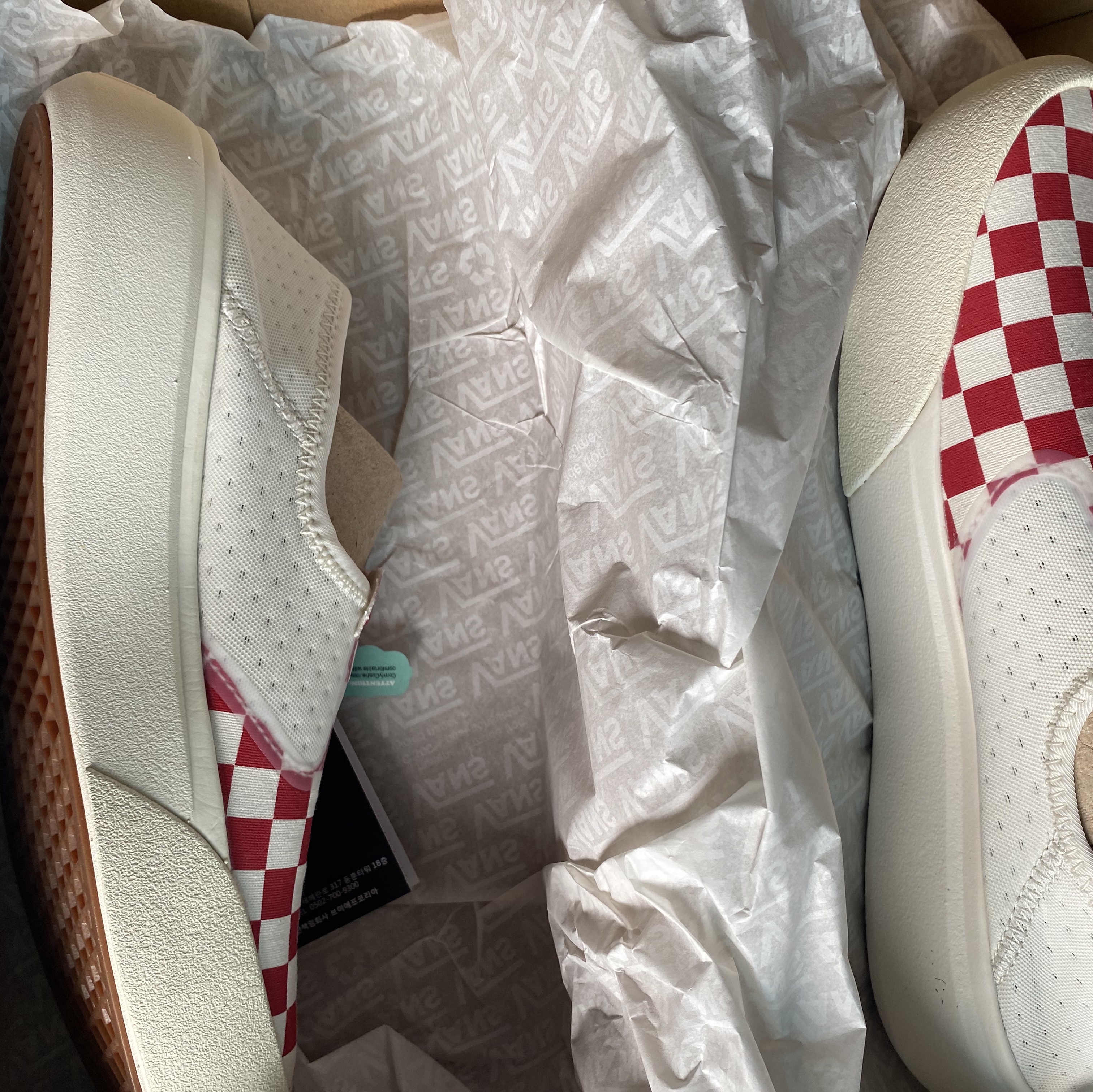 Vans ComfyCush One Checkerboard Racing Red Marshmallow 착용 스타일 - 2