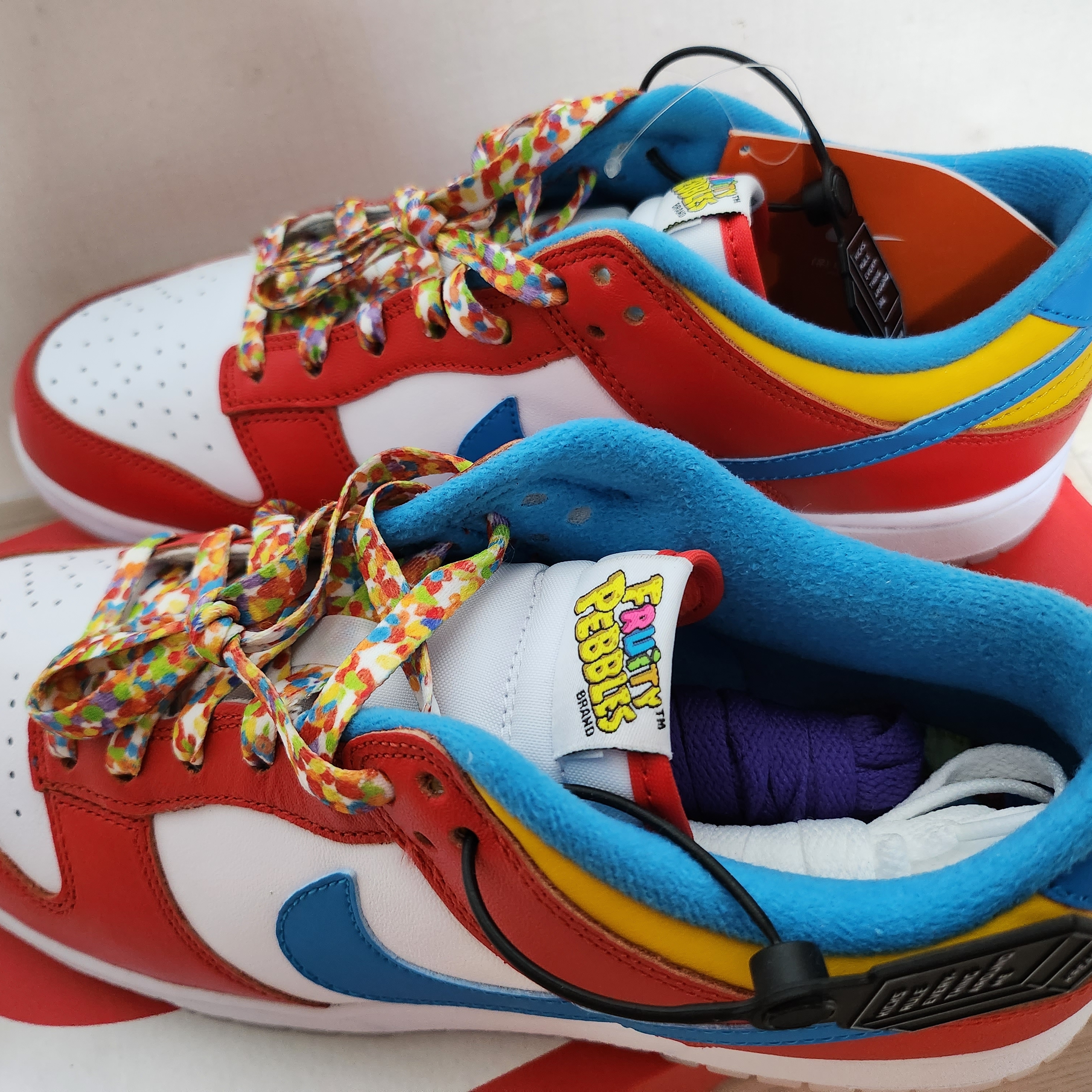 Nike x LeBron James x Fruity Pebbles Dunk Low QS Habanero Red 착용 스타일