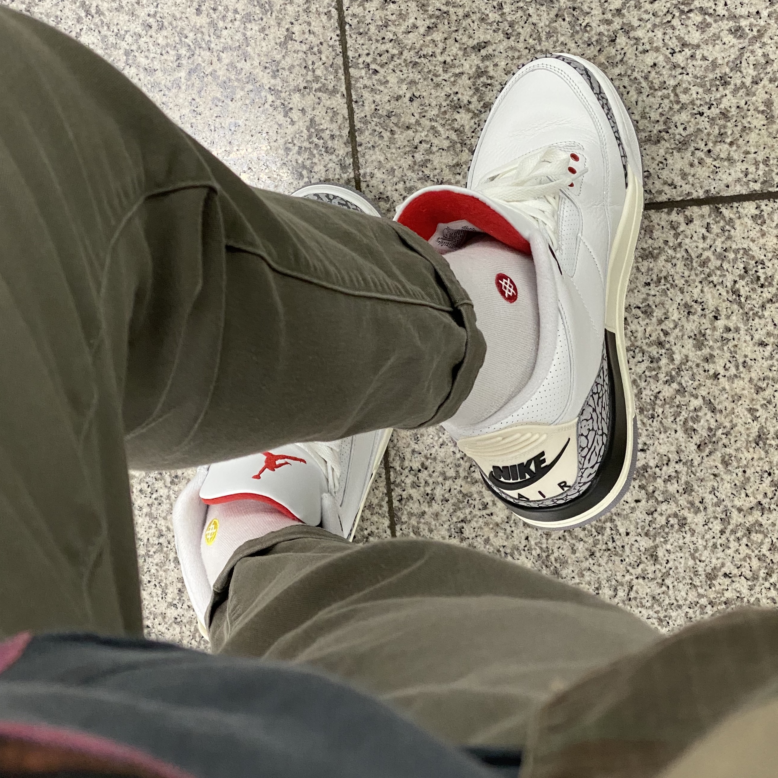 Jordan 3 Retro White Cement Reimagined 착용 스타일 - 1