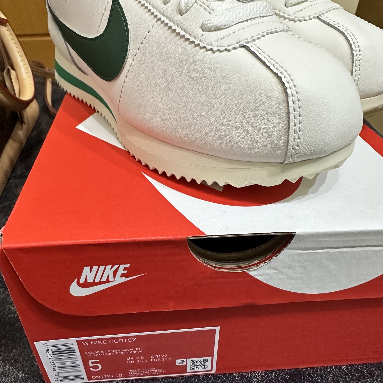 (W) Nike Cortez Gorge Green and Malachite 착용 스타일 - 3
