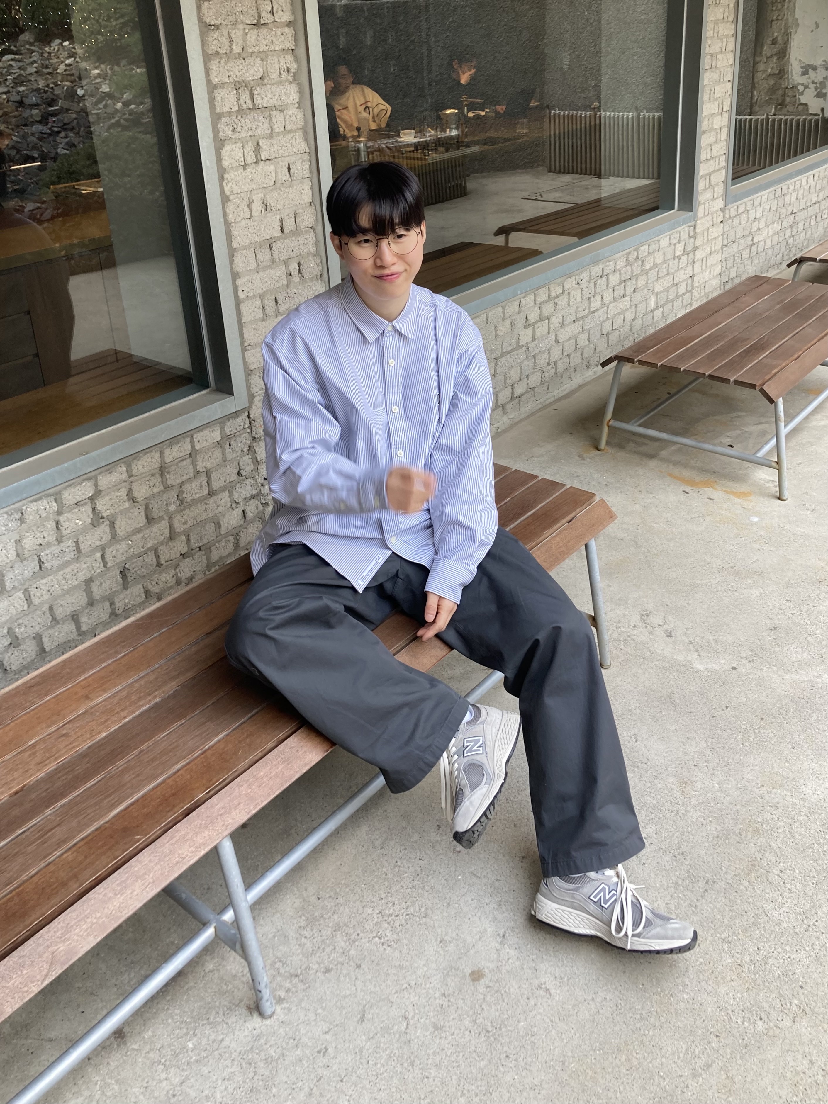 New Balance 2002R Grey 착용 스타일 - 1