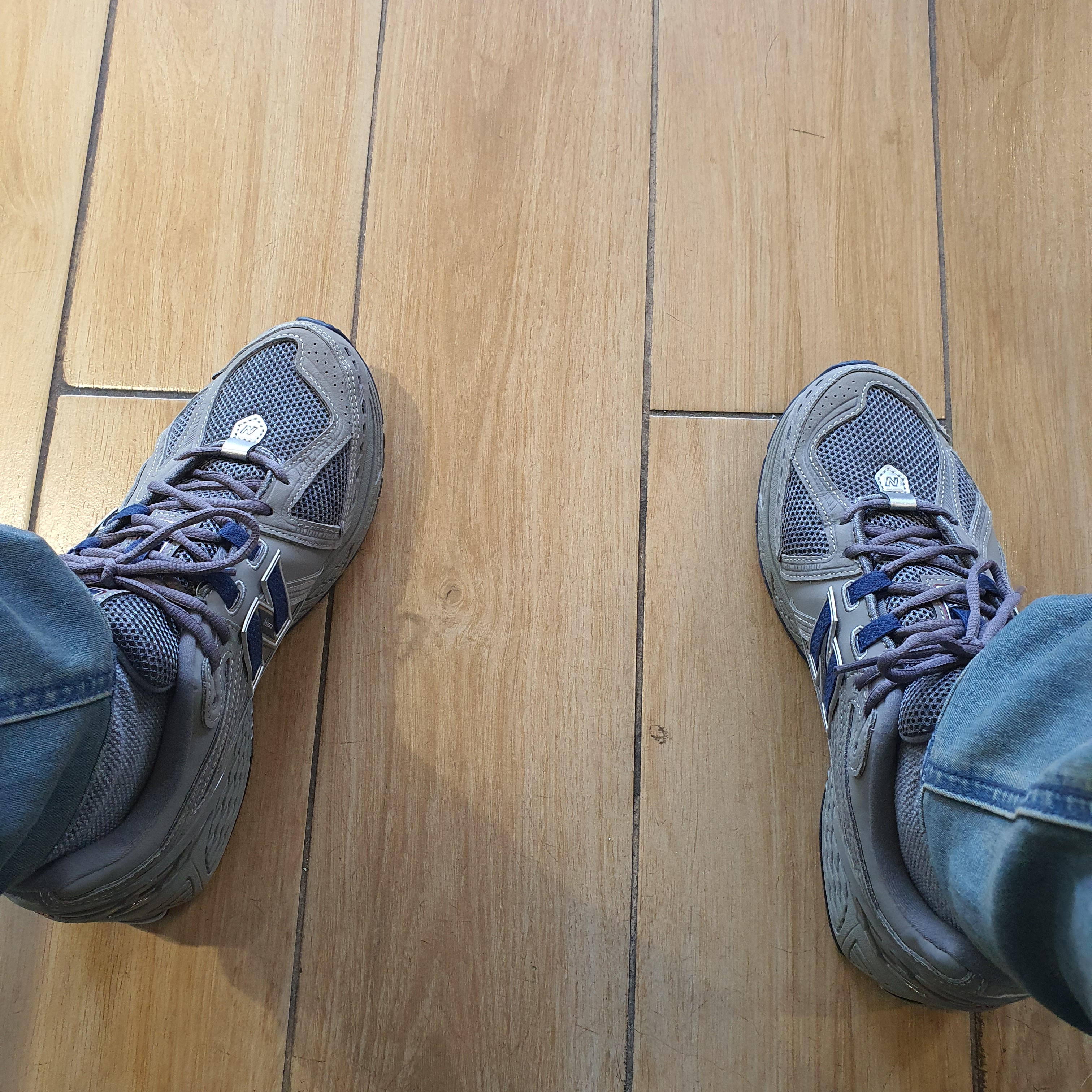 New Balance 1906R Charcoal Grey 착용 스타일