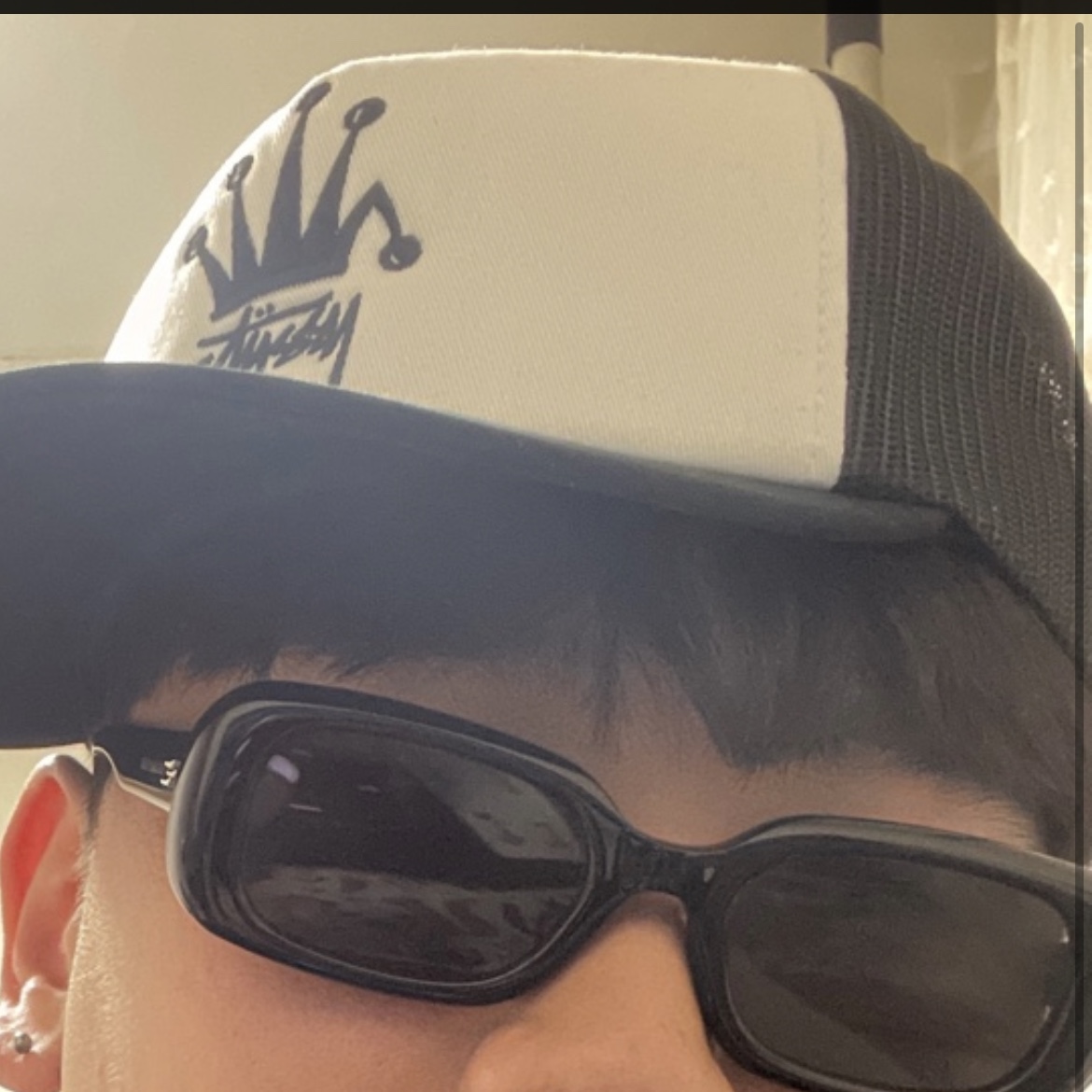 Stussy Crown Stock Trucker Cap Black 착용 스타일