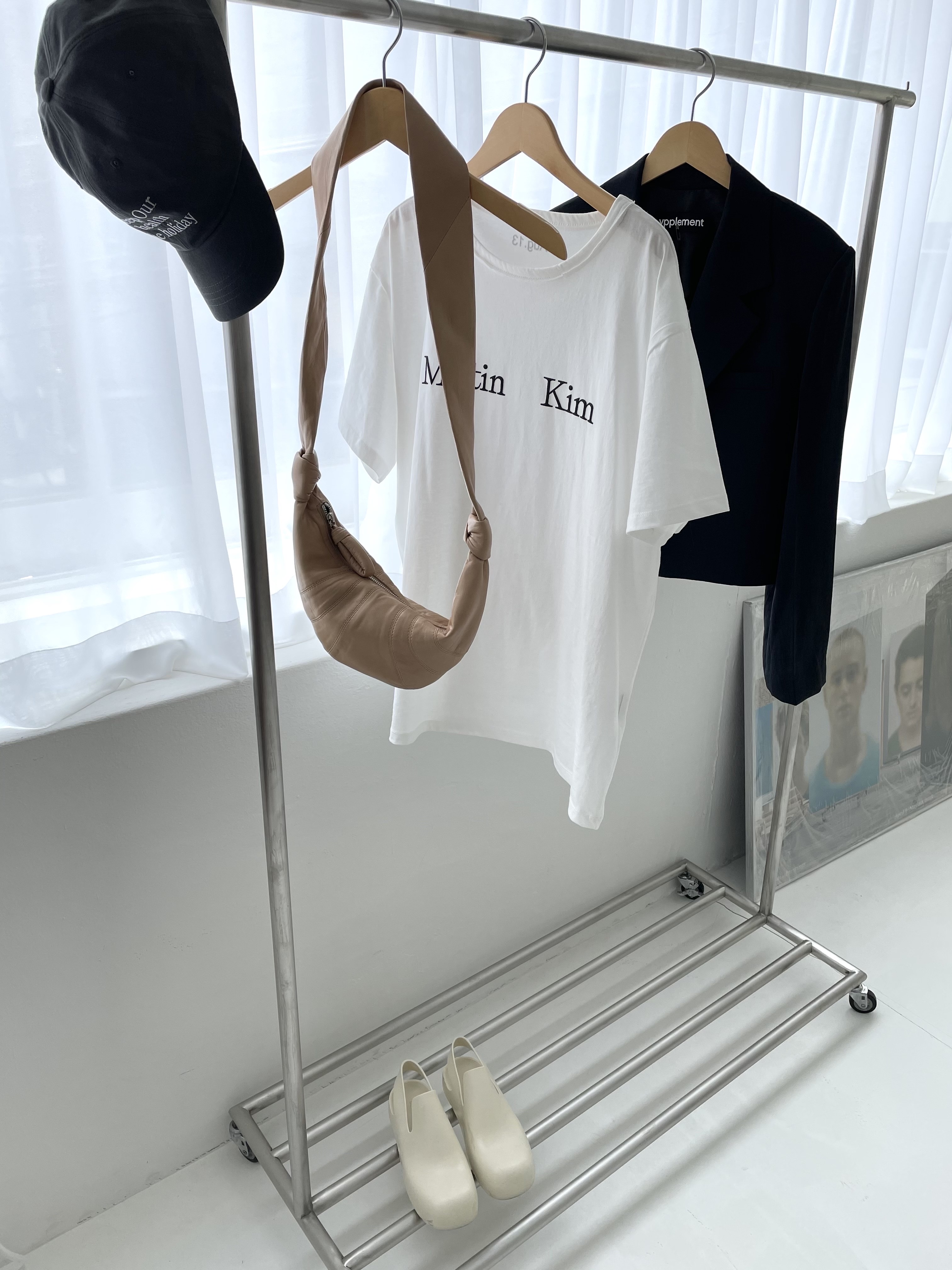 (W) Bottega Veneta Puddle Sandals Sea Salt, Nike x Stussy WT T-Shirt White - US/EU 착용 스타일 - 1