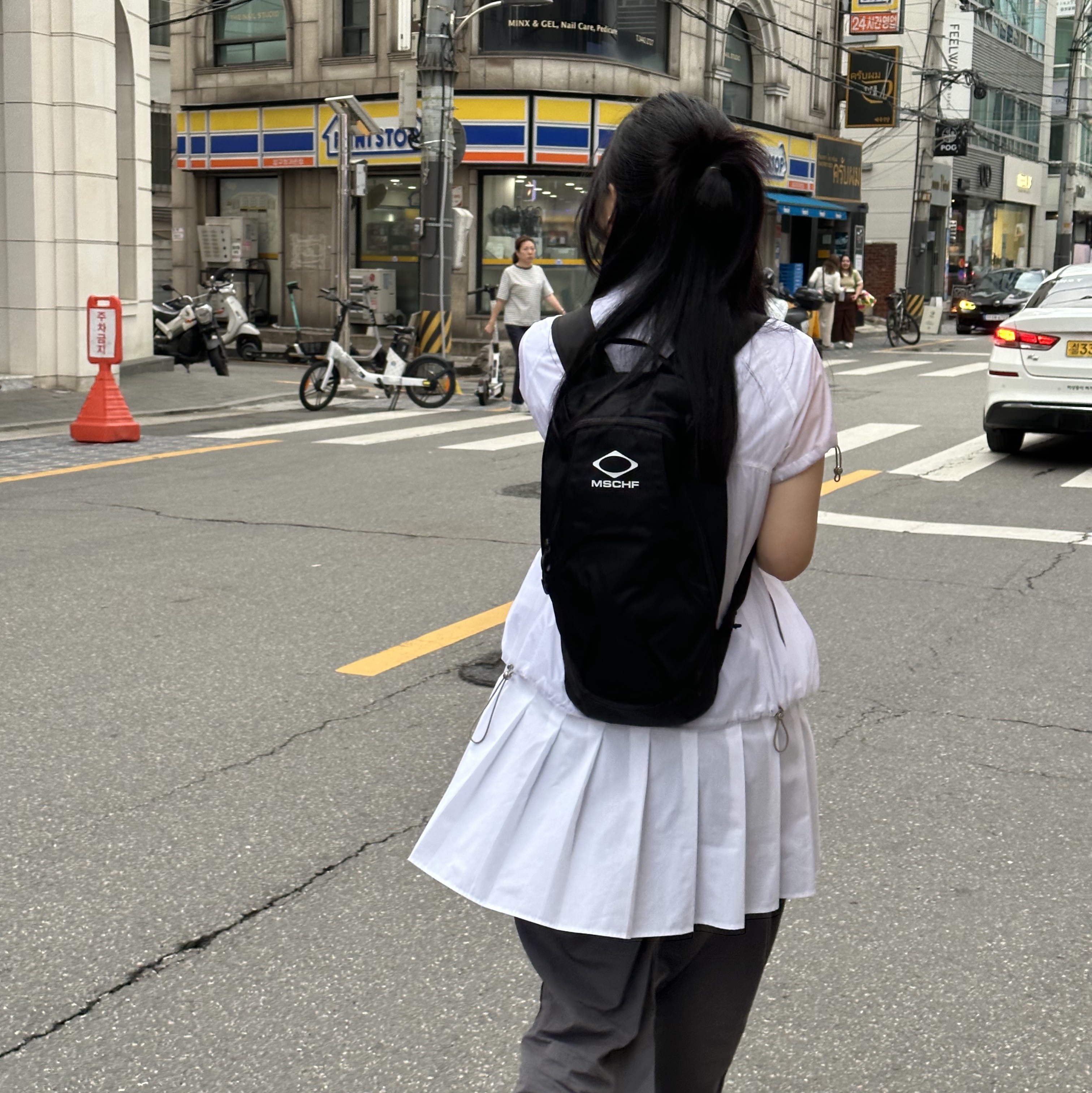 Mischief Rhombus Backpack Black 착용 스타일