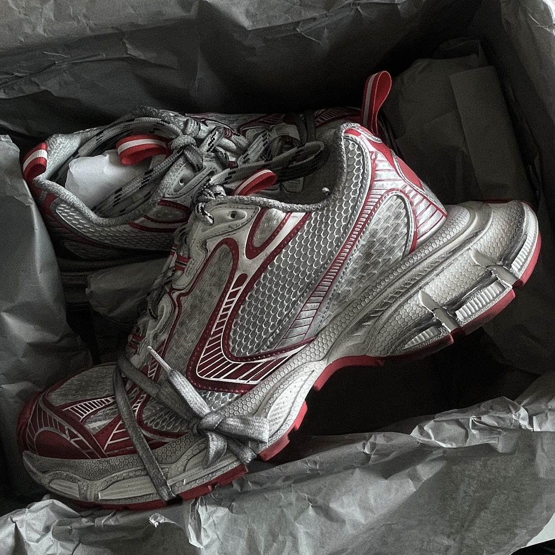 Balenciaga 3XL Sneakers White Red 착용 스타일