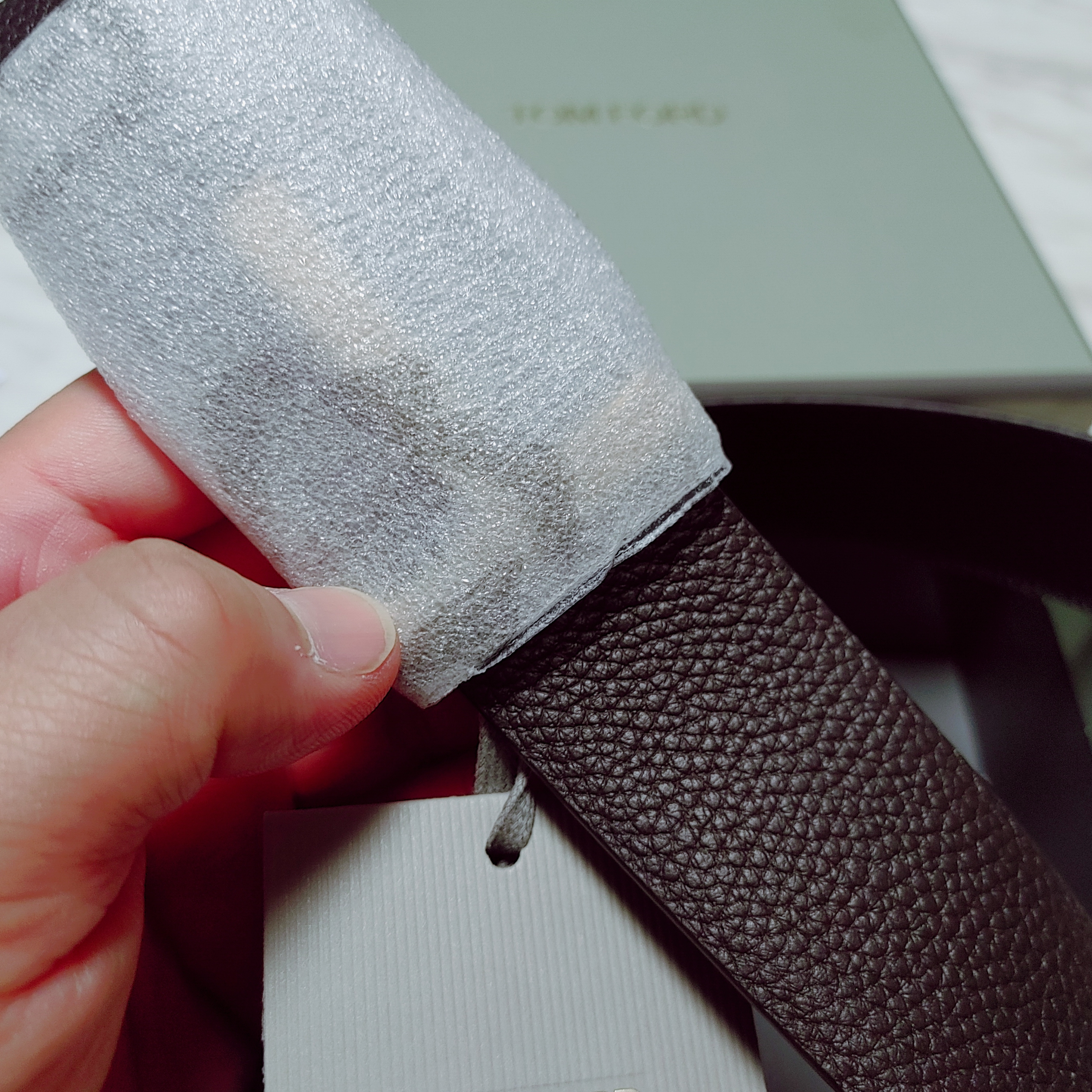 Tom Ford Soft Grain Leather T Icon Belt Brown Black 착용 스타일 - 2