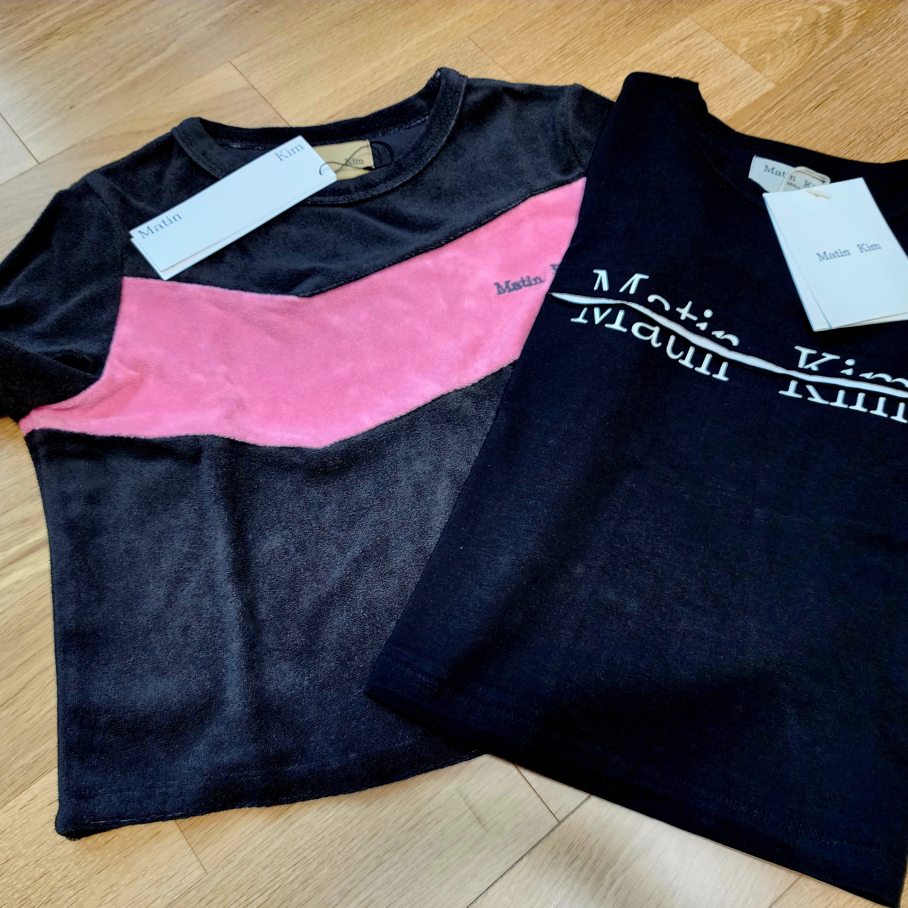 (W) Matin Kim Color Block Terry Crop Top Charcoal 착용 스타일 - 2