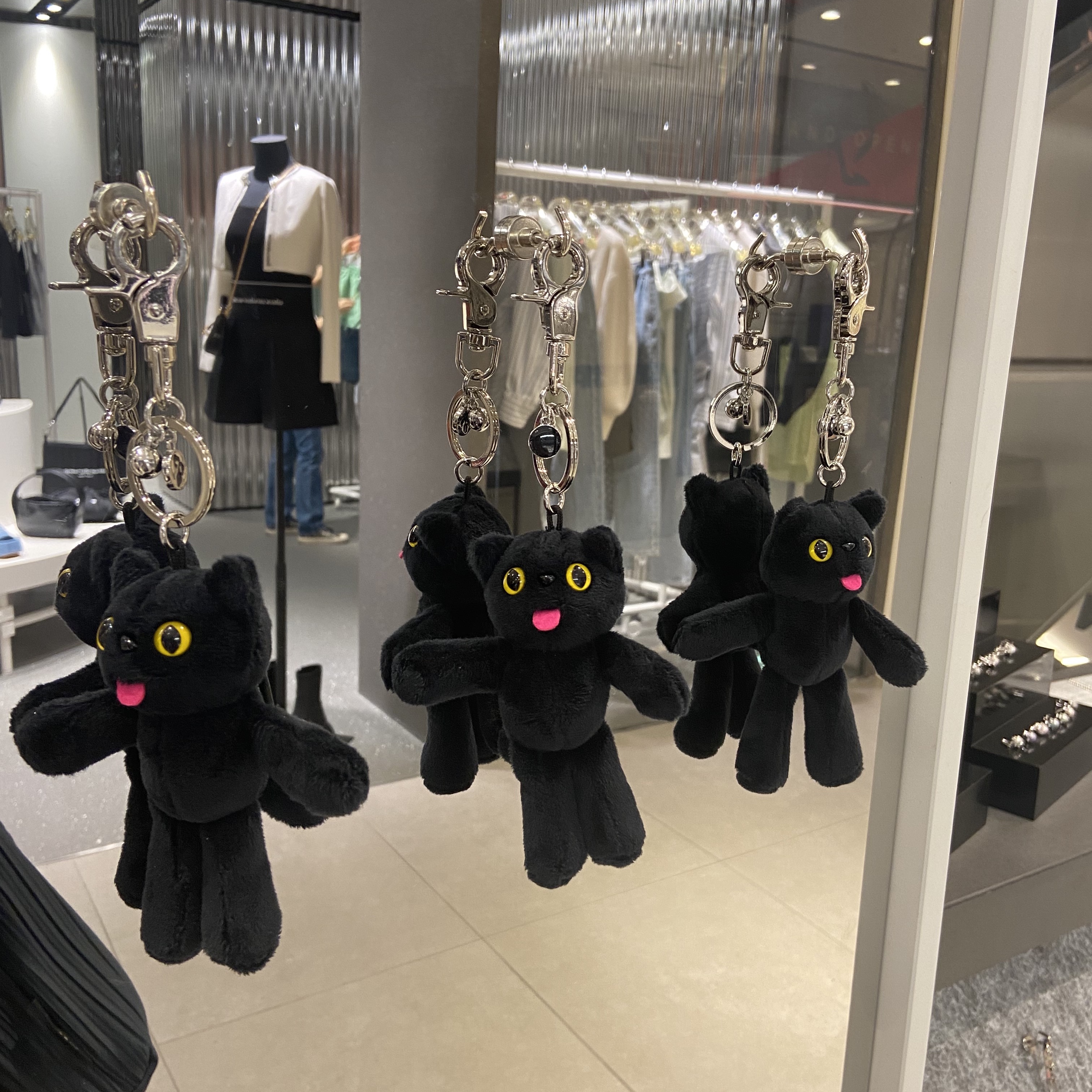 Comfort Piyong Keyring Black 착용 스타일