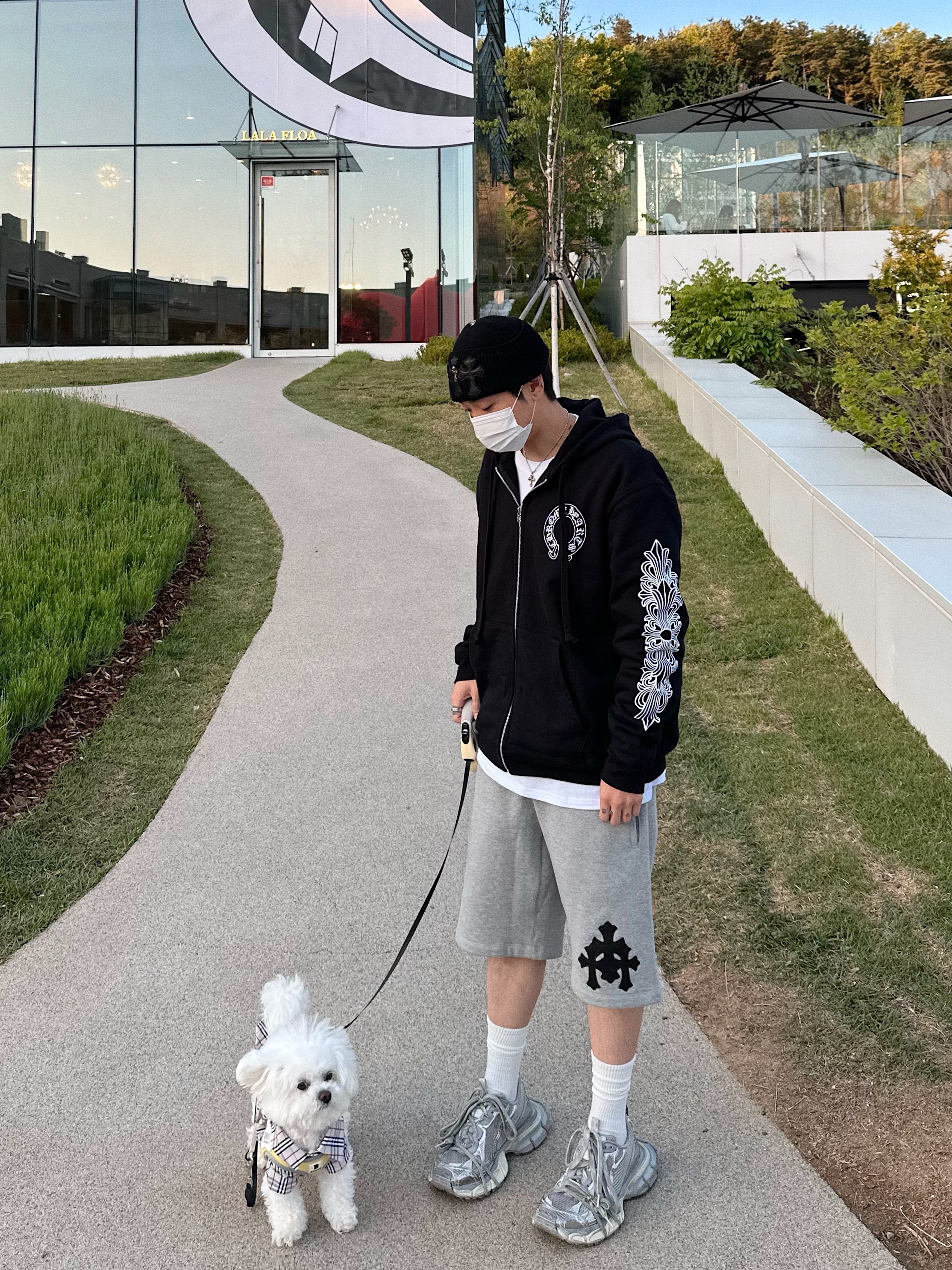 Chrome Hearts Horseshoe Floral Heavyweight Zip-Up Hoodie Black, Chrome Hearts Horseshoe Beanie Black 착용 스타일 - 1