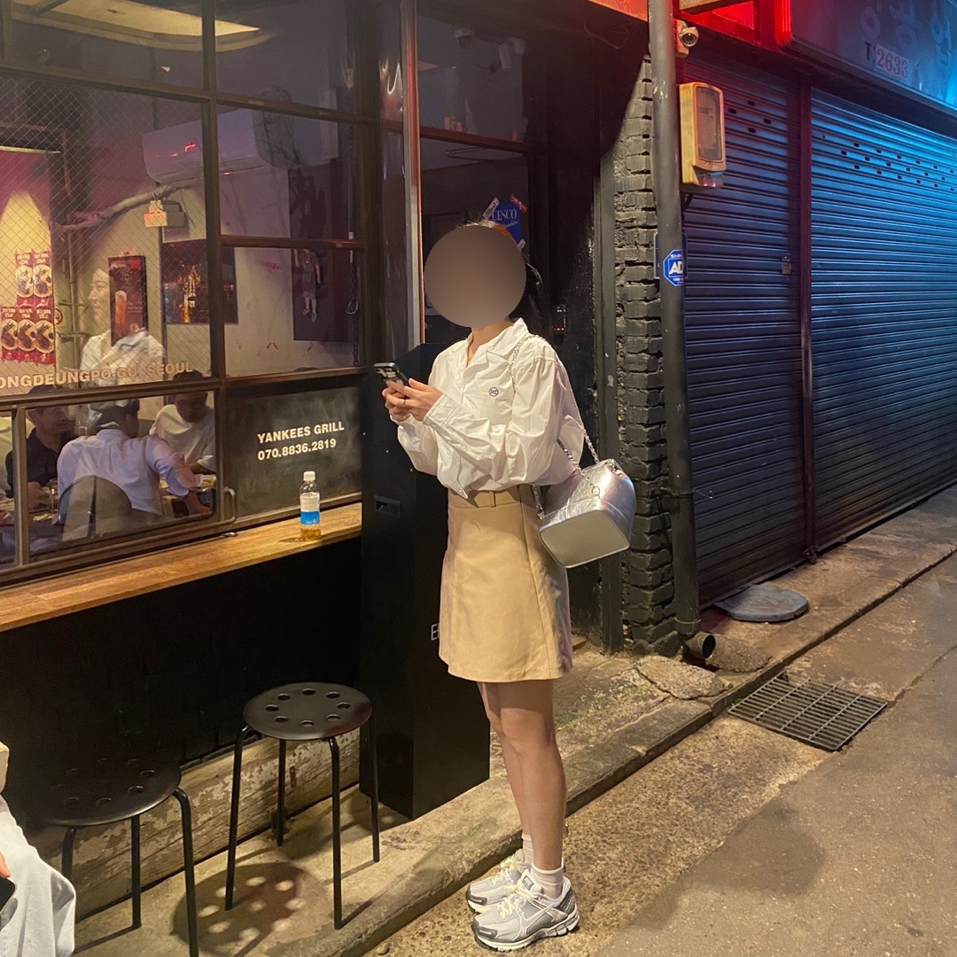 (W) 나이키 줌 보메로 5 퓨어 플래티넘 메탈릭 실버 착용 스타일 - 2
