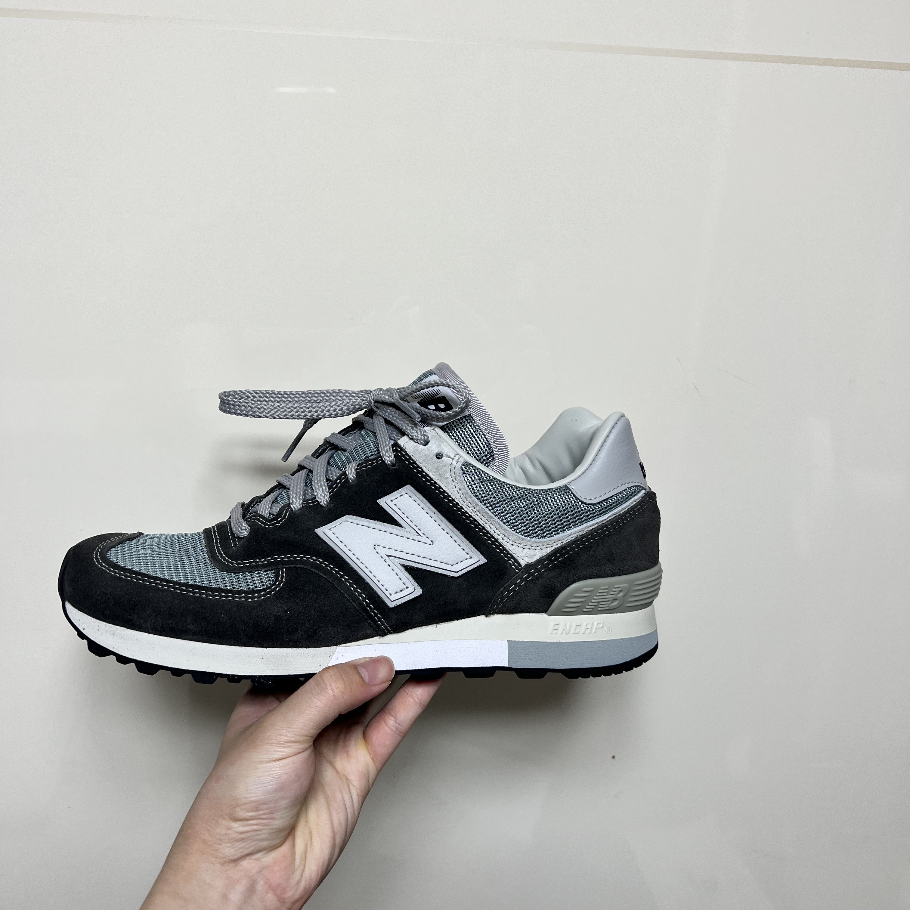 New Balance 576 Made in UK Grey 착용 스타일 - 1