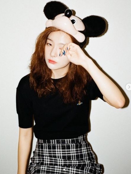 (W) Vivienne Westwood Bea Top Black 착용 스타일