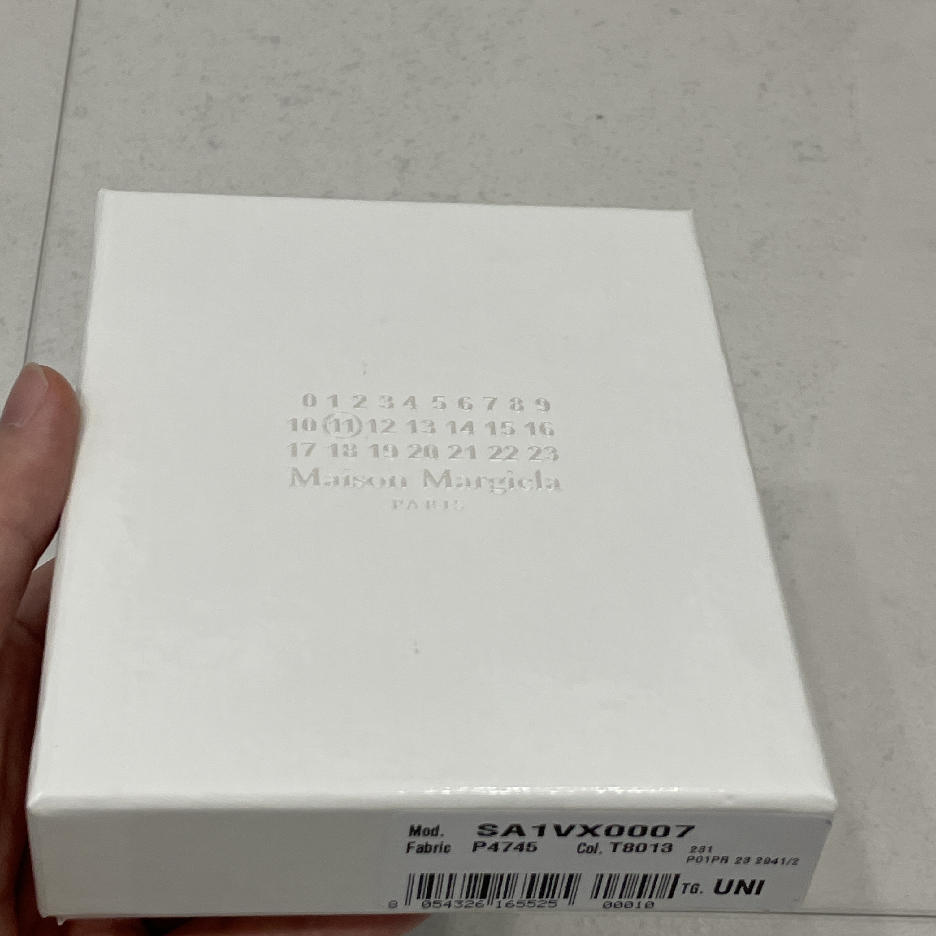Maison Margiela Four Stitch Card Holder Black 착용 스타일 - 3