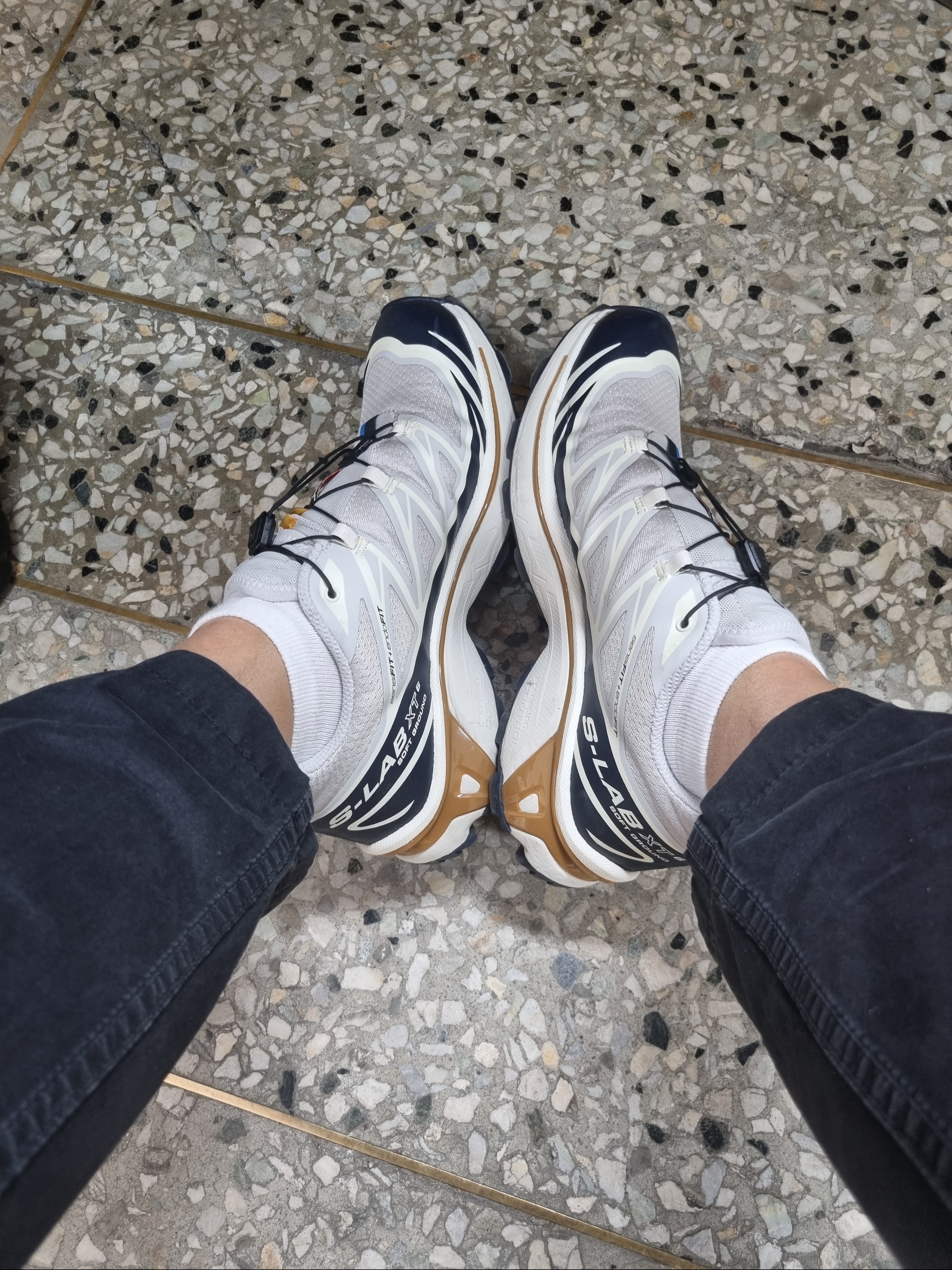 Salomon XT-6 Lunar Rock Dark Sapphire 착용 스타일