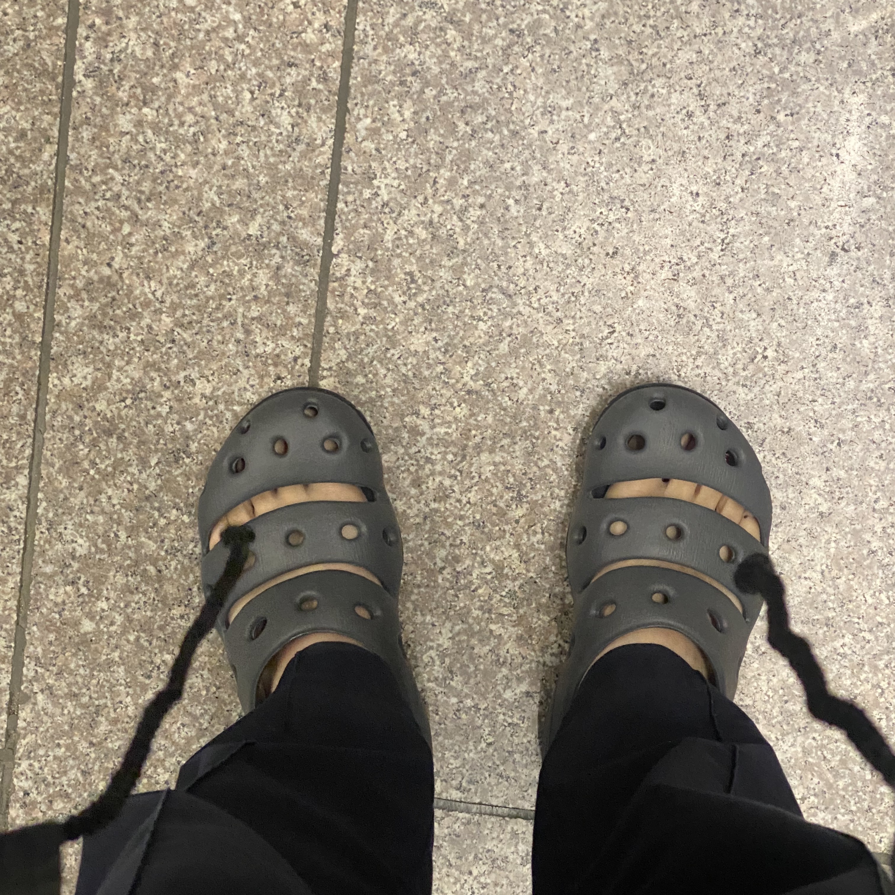 (W) Keen Yogui Magnet Black 착용 스타일