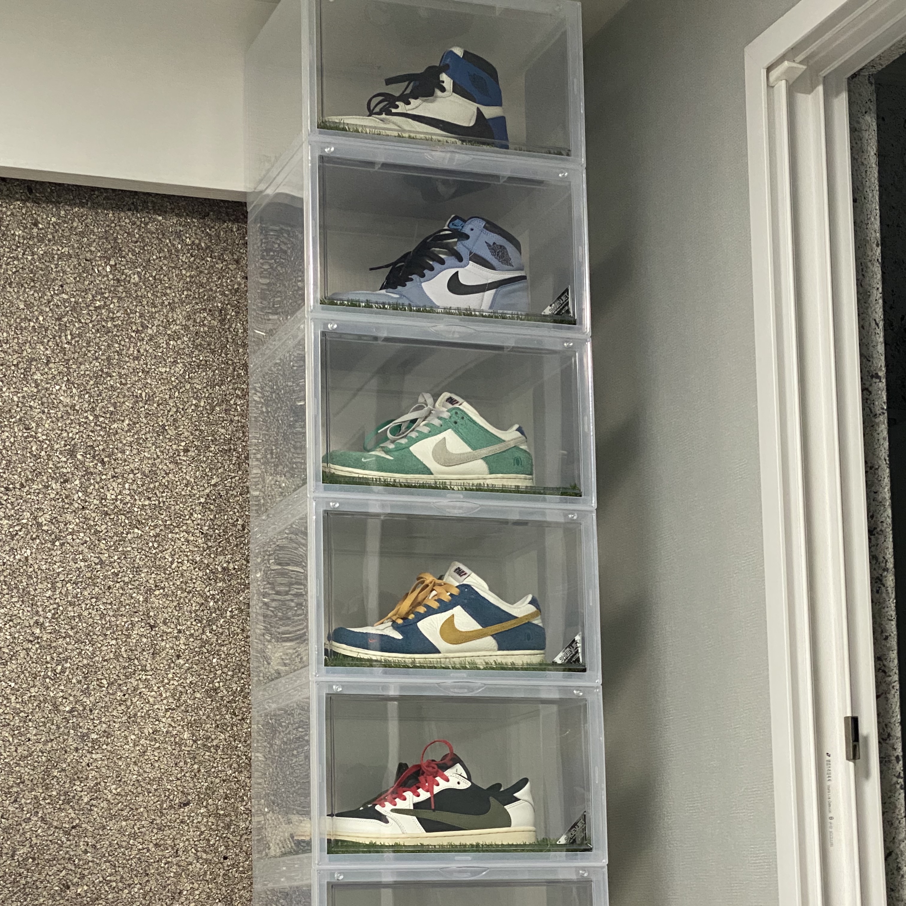 (W) Jordan 1 x Travis Scott Retro Low OG SP Medium Olive, Jordan 1 x Travis Scott x Fragment Retro High OG SP Military Blue 착용 스타일