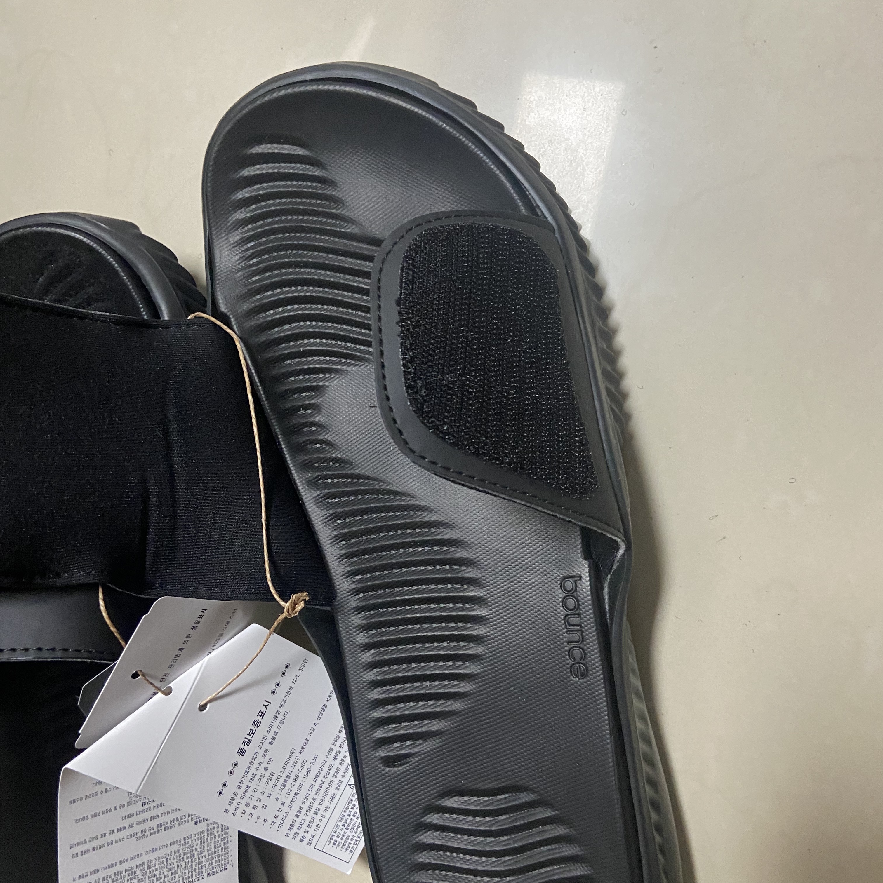 Adidas Alphabounce Slide Core Black 착용 스타일 - 3